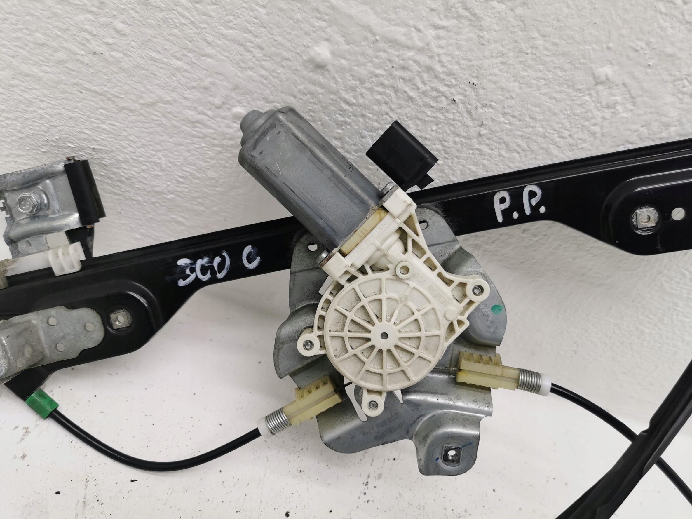 window regulator right front CHRYSLER 300C 04-10 EU