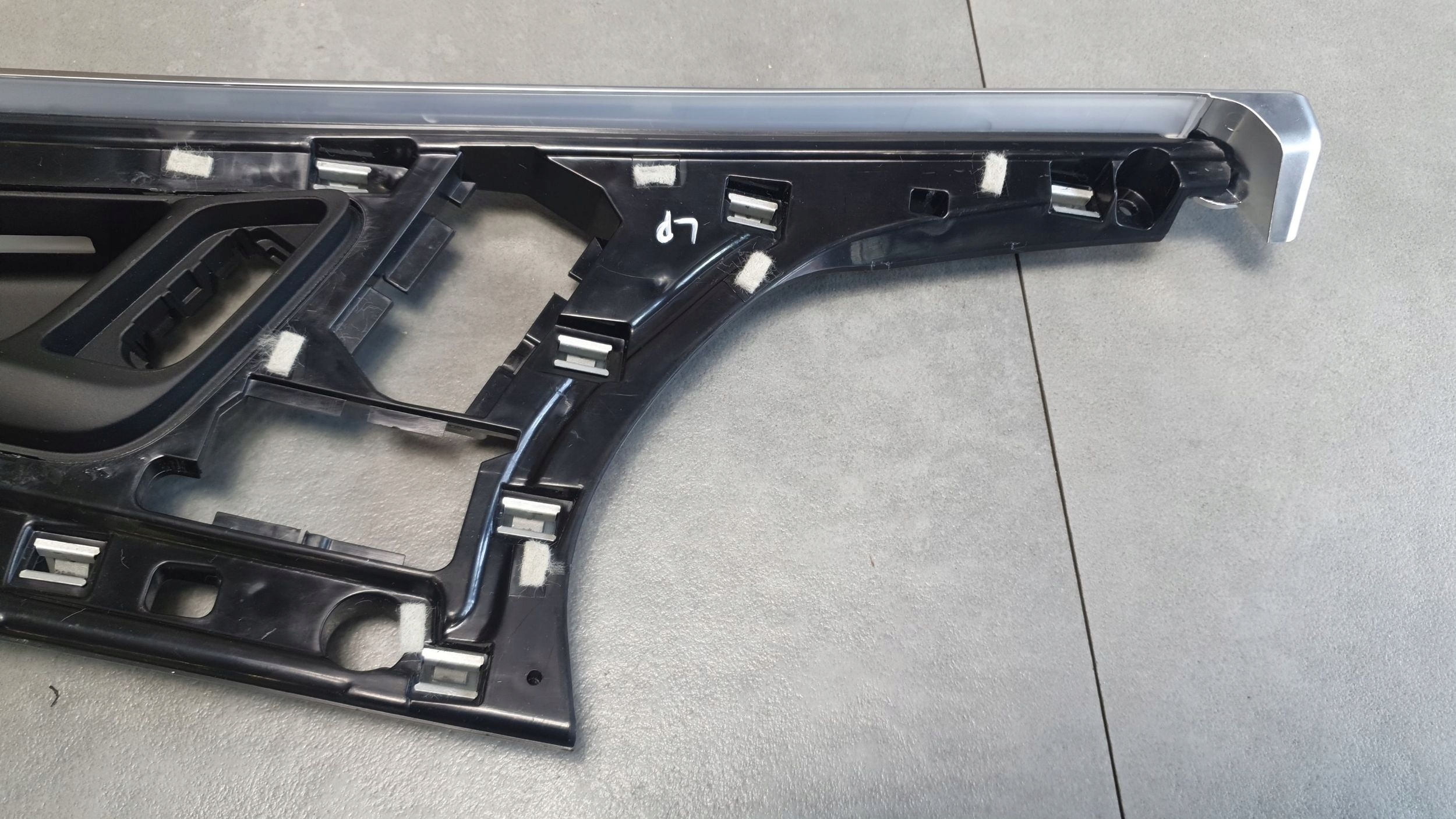 Audi Q8 handle inner left front 4M0837019C