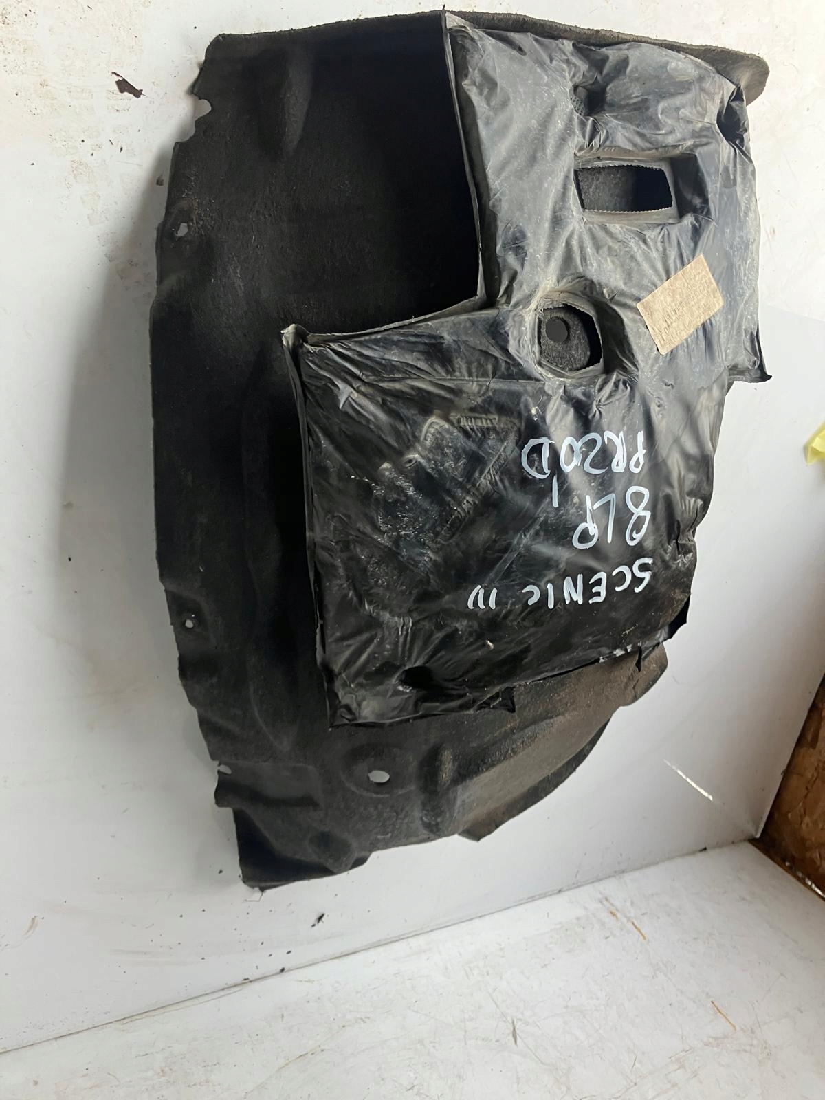 mudguard left front RENAULT SCENIC III front part