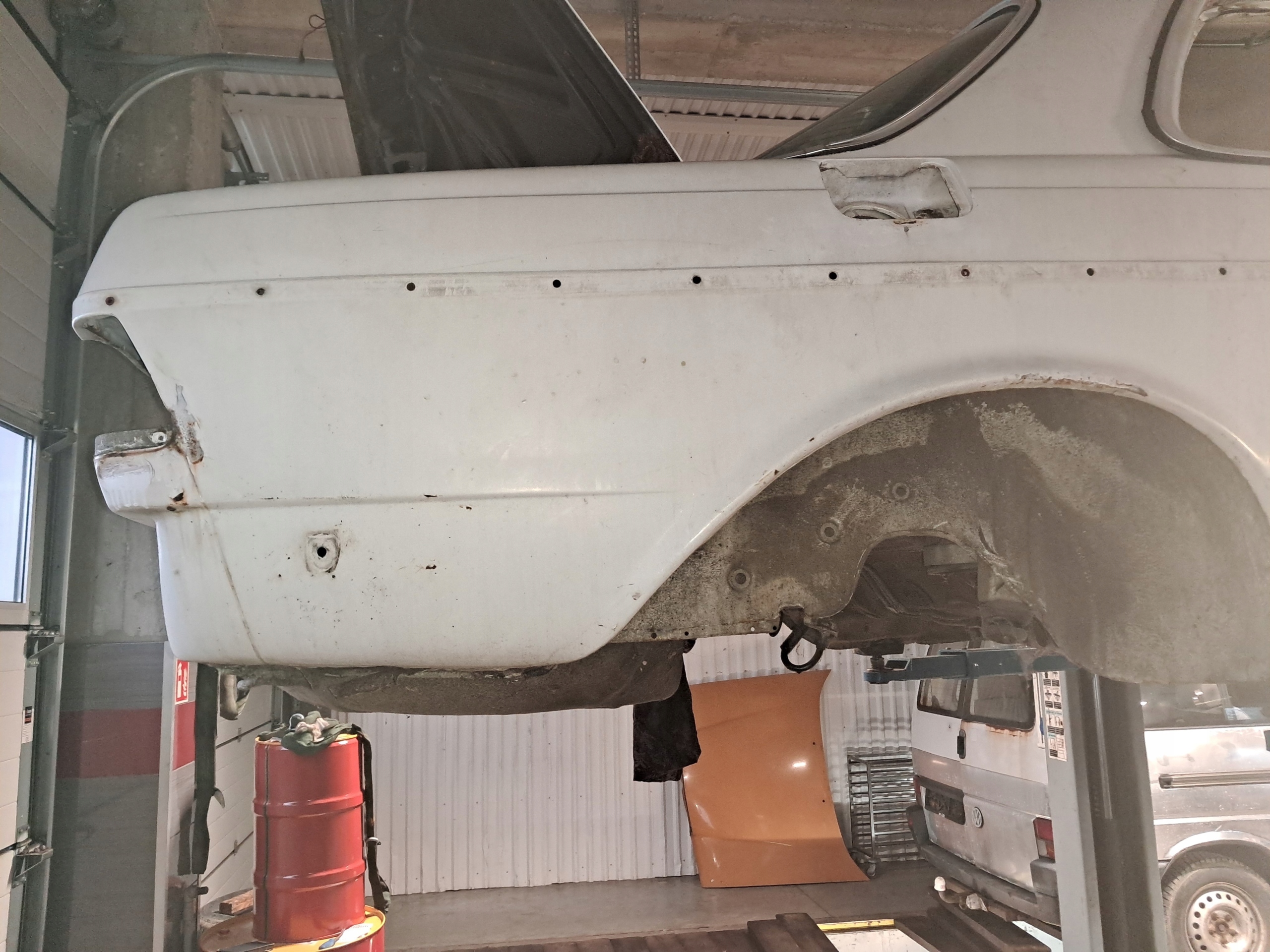 fender rear left MERCEDES W123 COUPE 1236300421