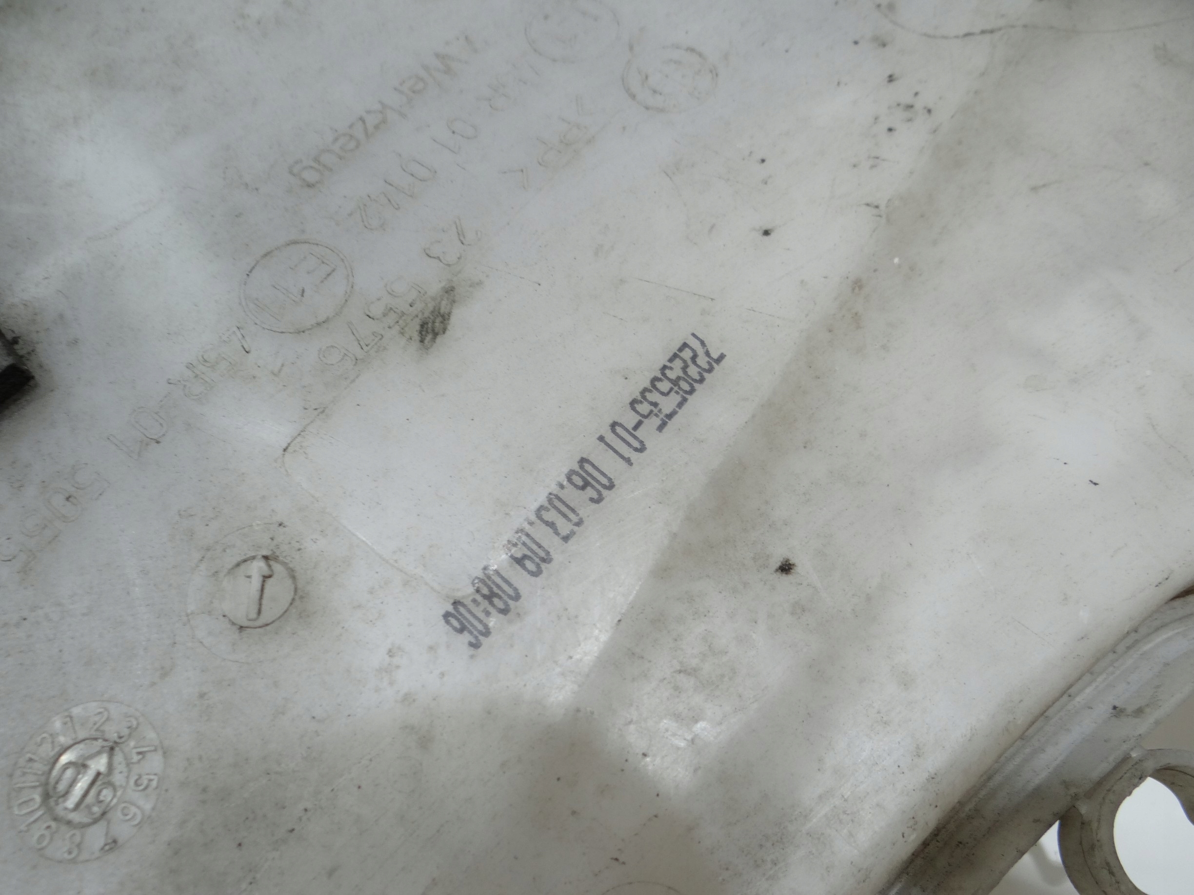 washer fluid tank BMW E81 E87 7229535