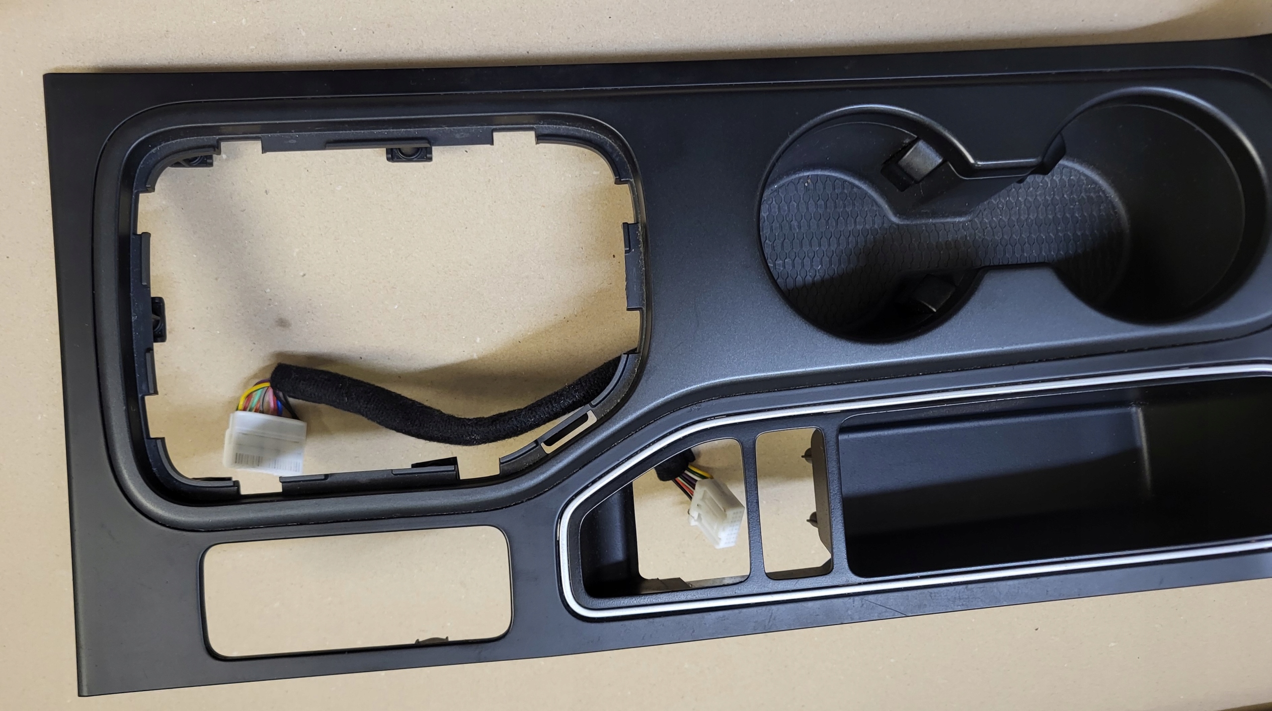bracket for KUBKI CUP HOLDER frame TUNELU passenger compartment HYUNDAI TUCSON III 3 OE EU