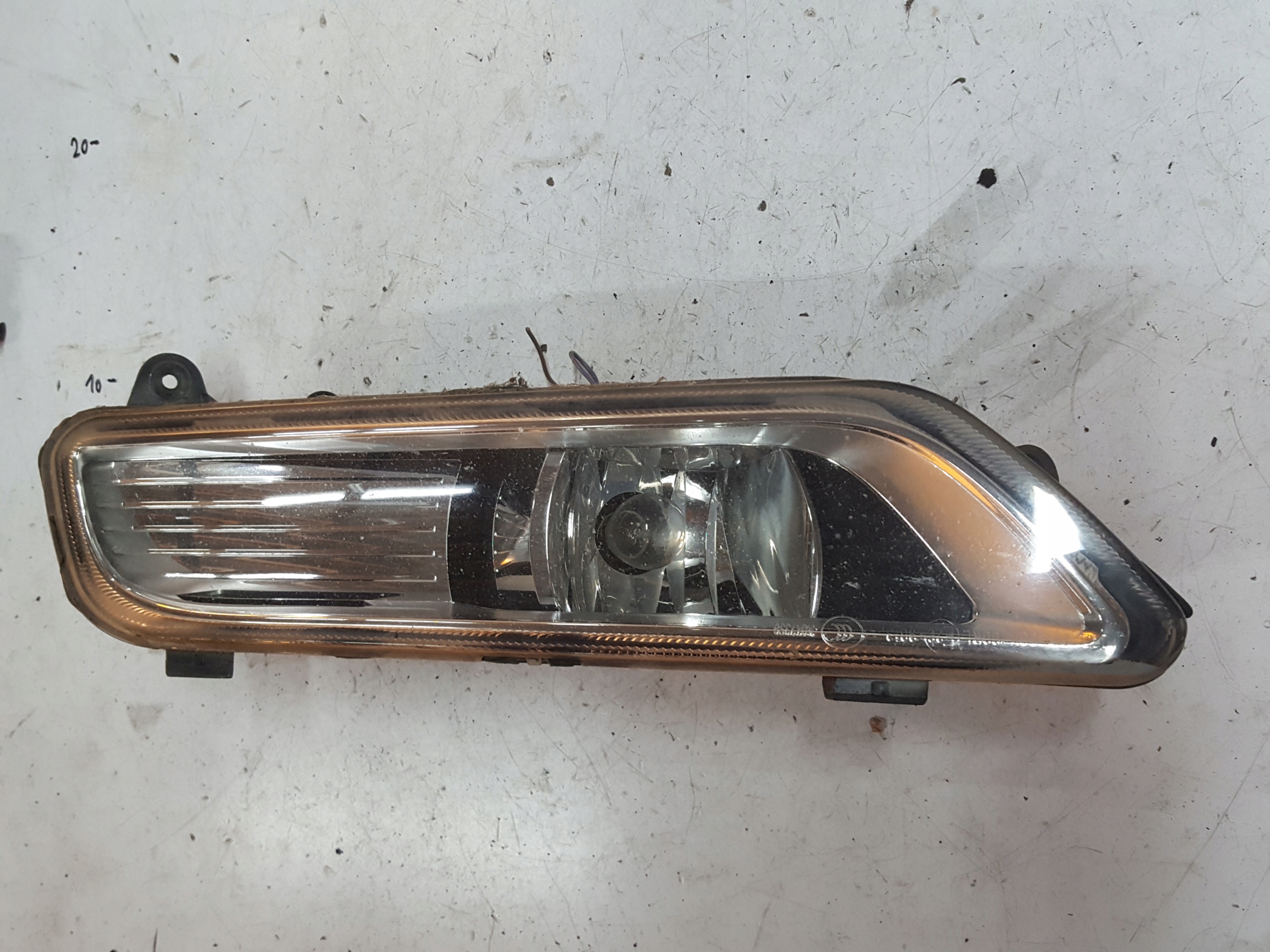 VW PASSAT B7 10-14r HALOGEN LEWY