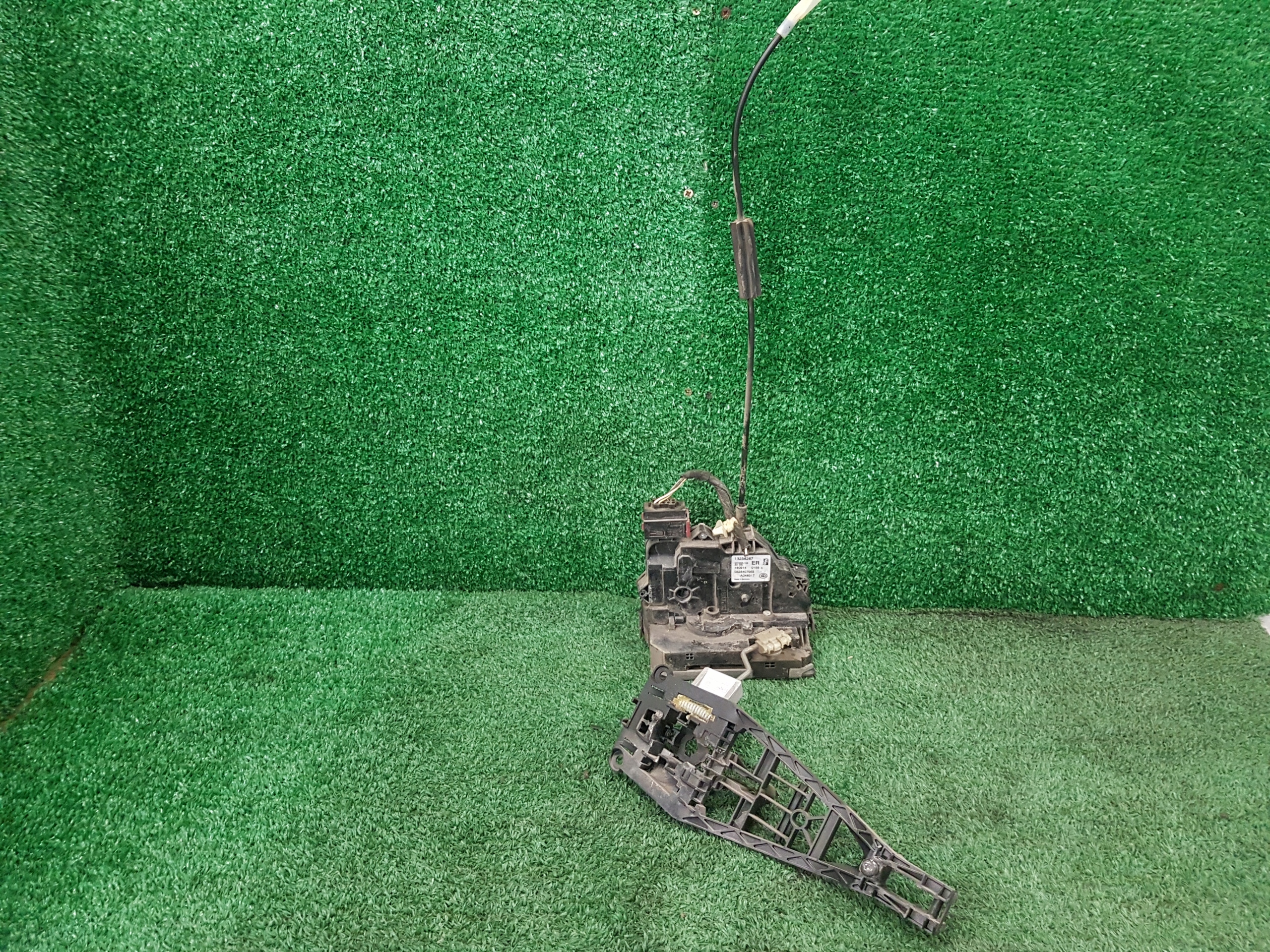 lock door right rear part rear OPEL CORSA D 13258267