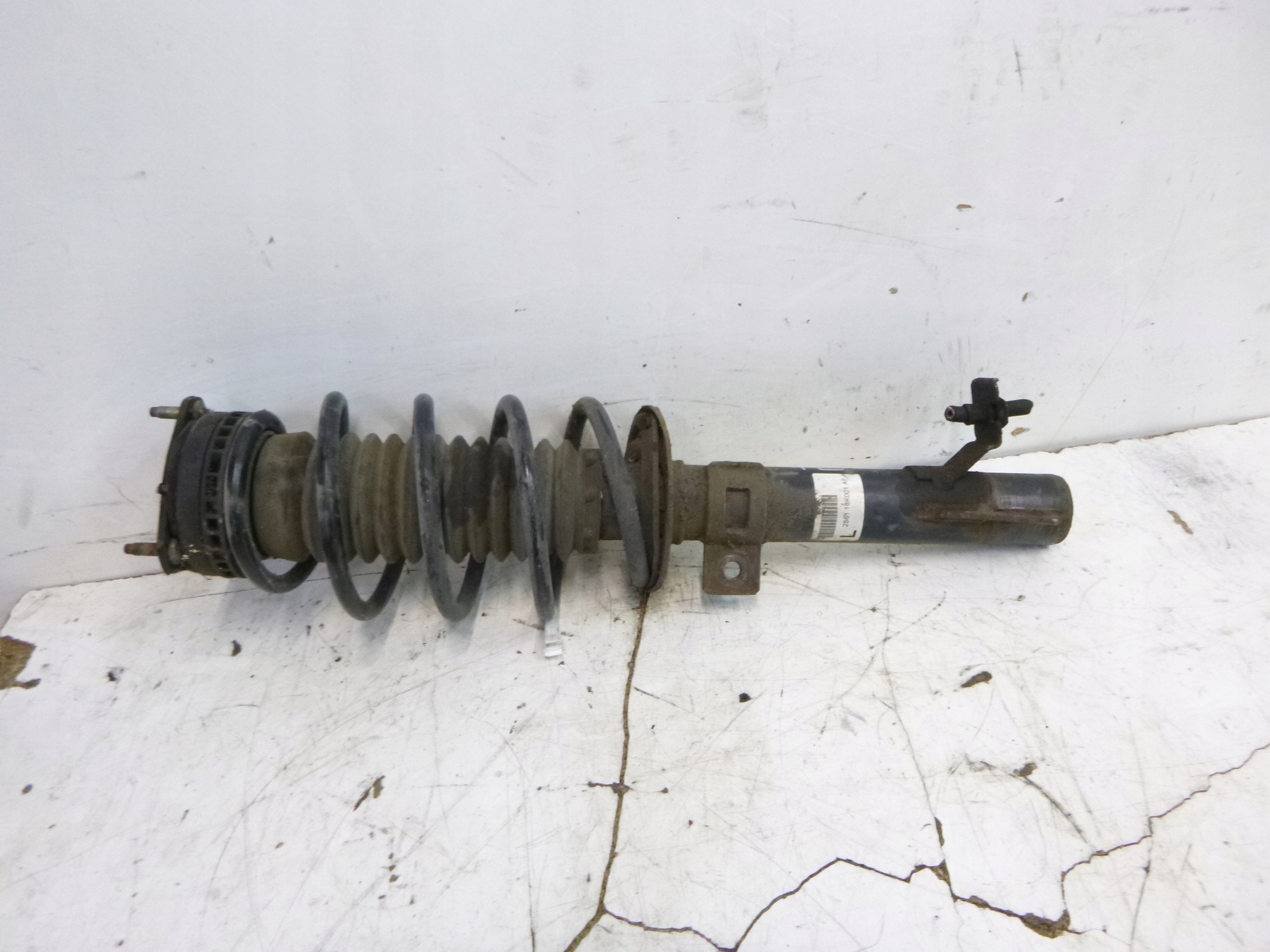 shock absorber front left steering rod MacPhersona Ford Fiesta MK5 2S61-18K001-AF
