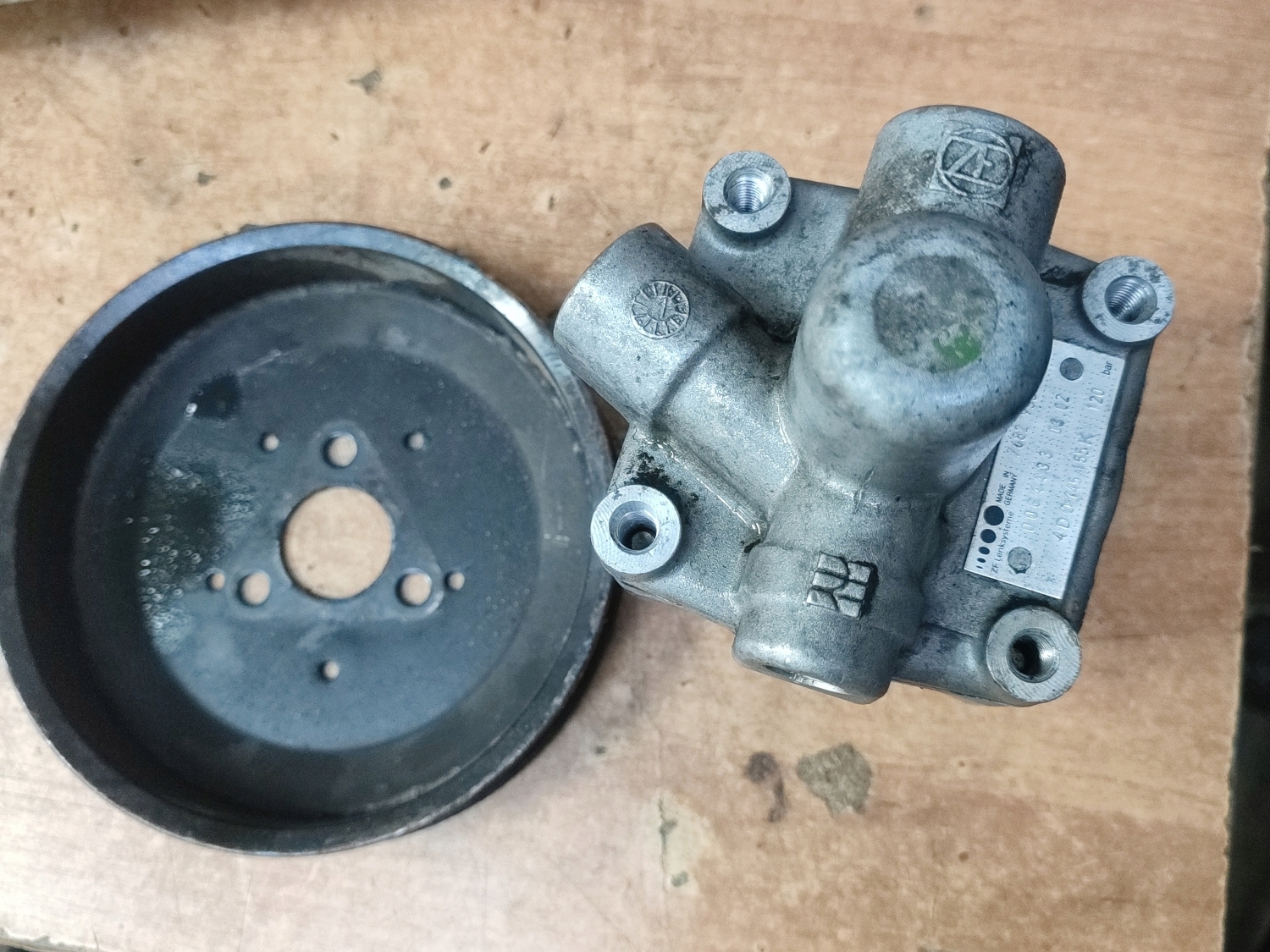 насос гур Audi A8 D2 4D0145155K 2.8 V6 30V