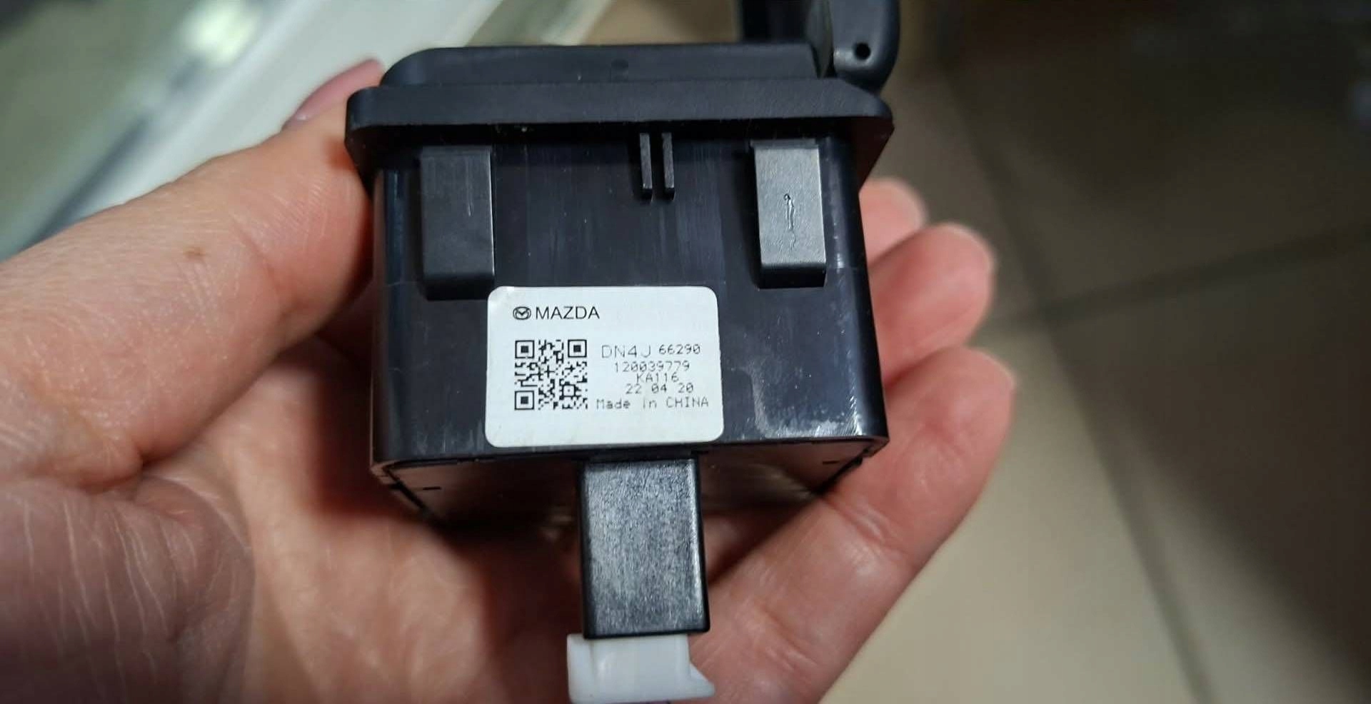 adapter ZASILANIA 220V Mazda CX-60 DN4J66290