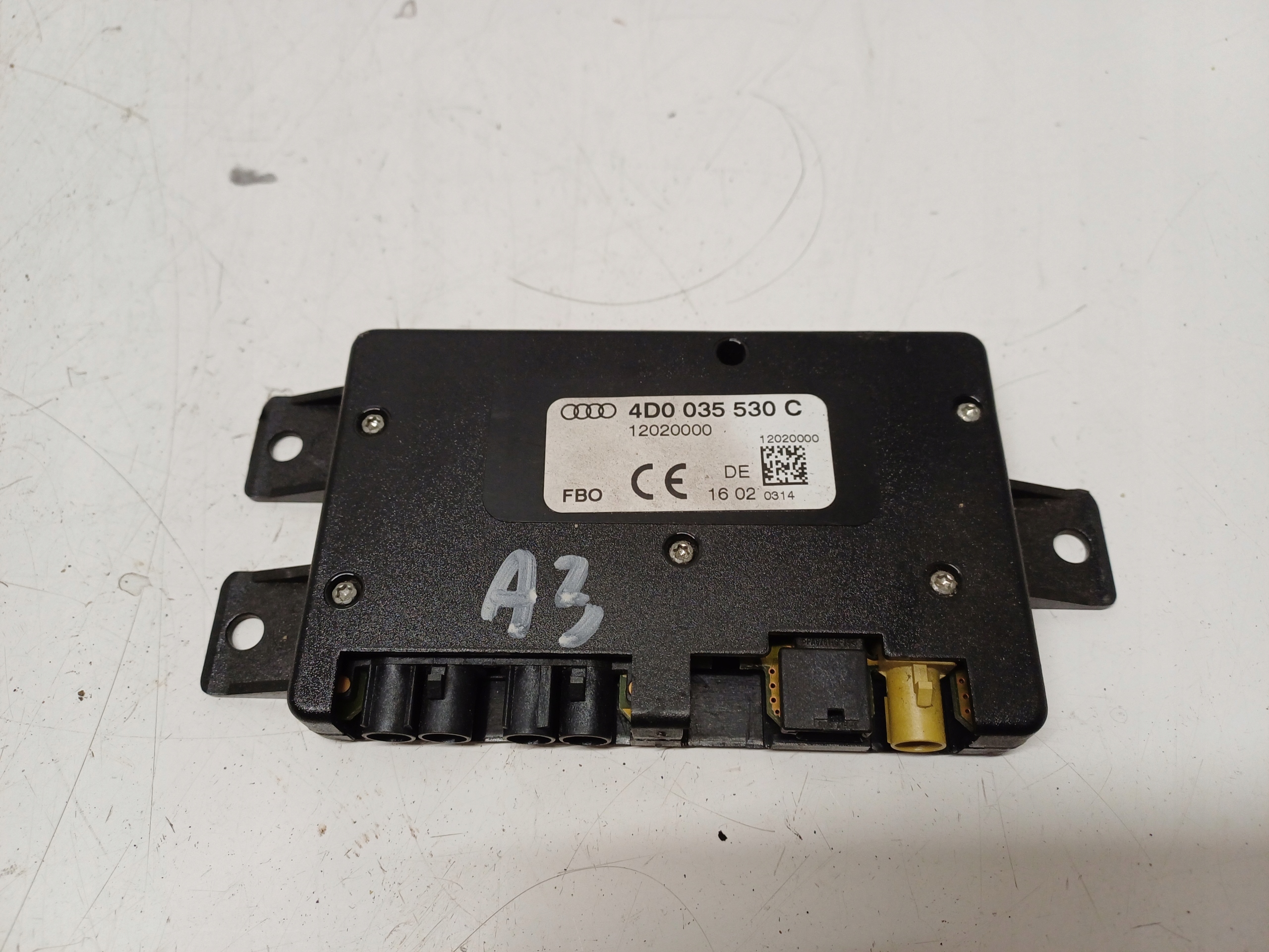 AUDI A3 8L 96-03 WZMACNIACZ ANTENOWY 4D0035530C