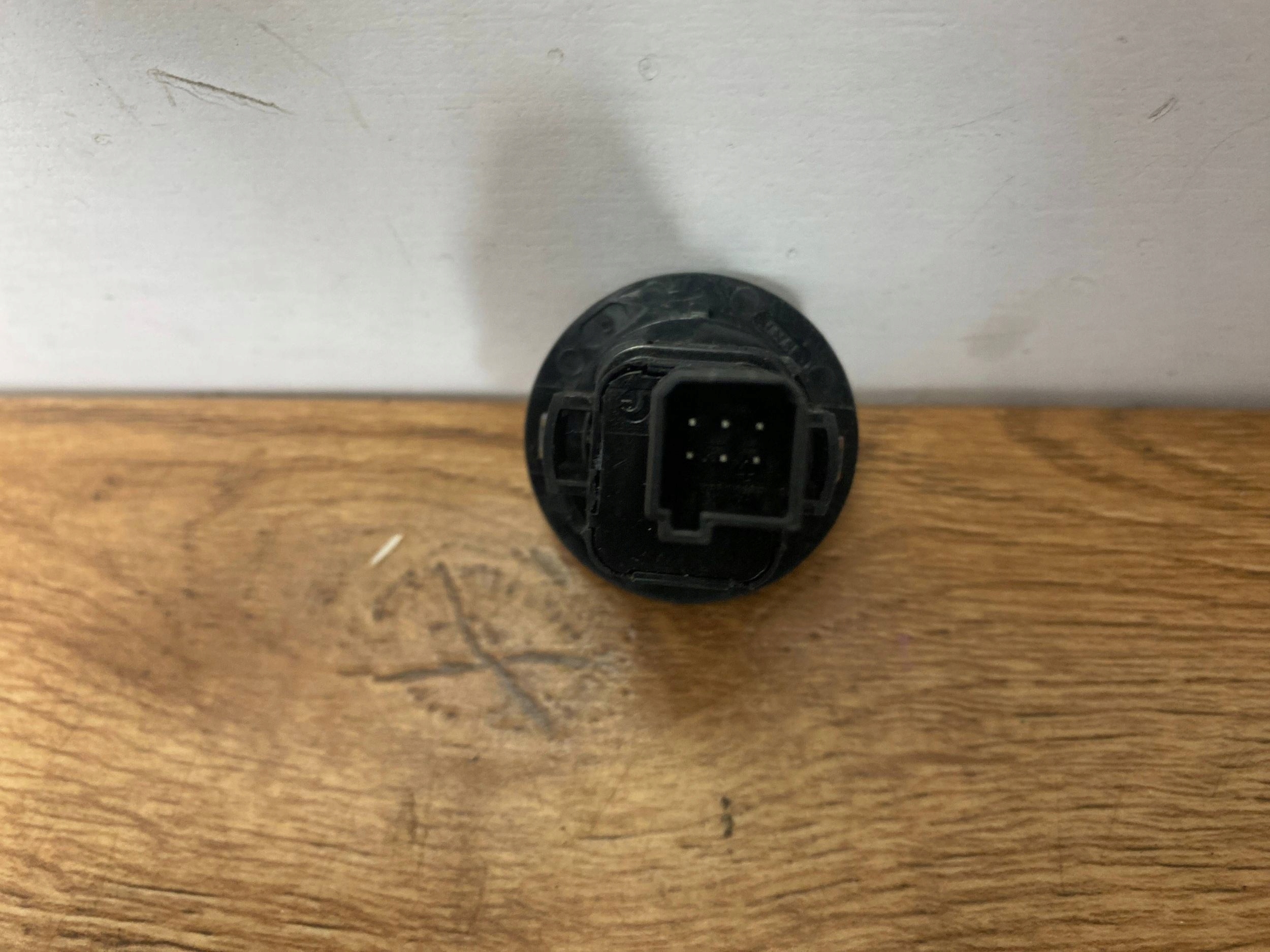 Bouton pour l’ouverture du capot Chevrolet Camaro 2016+