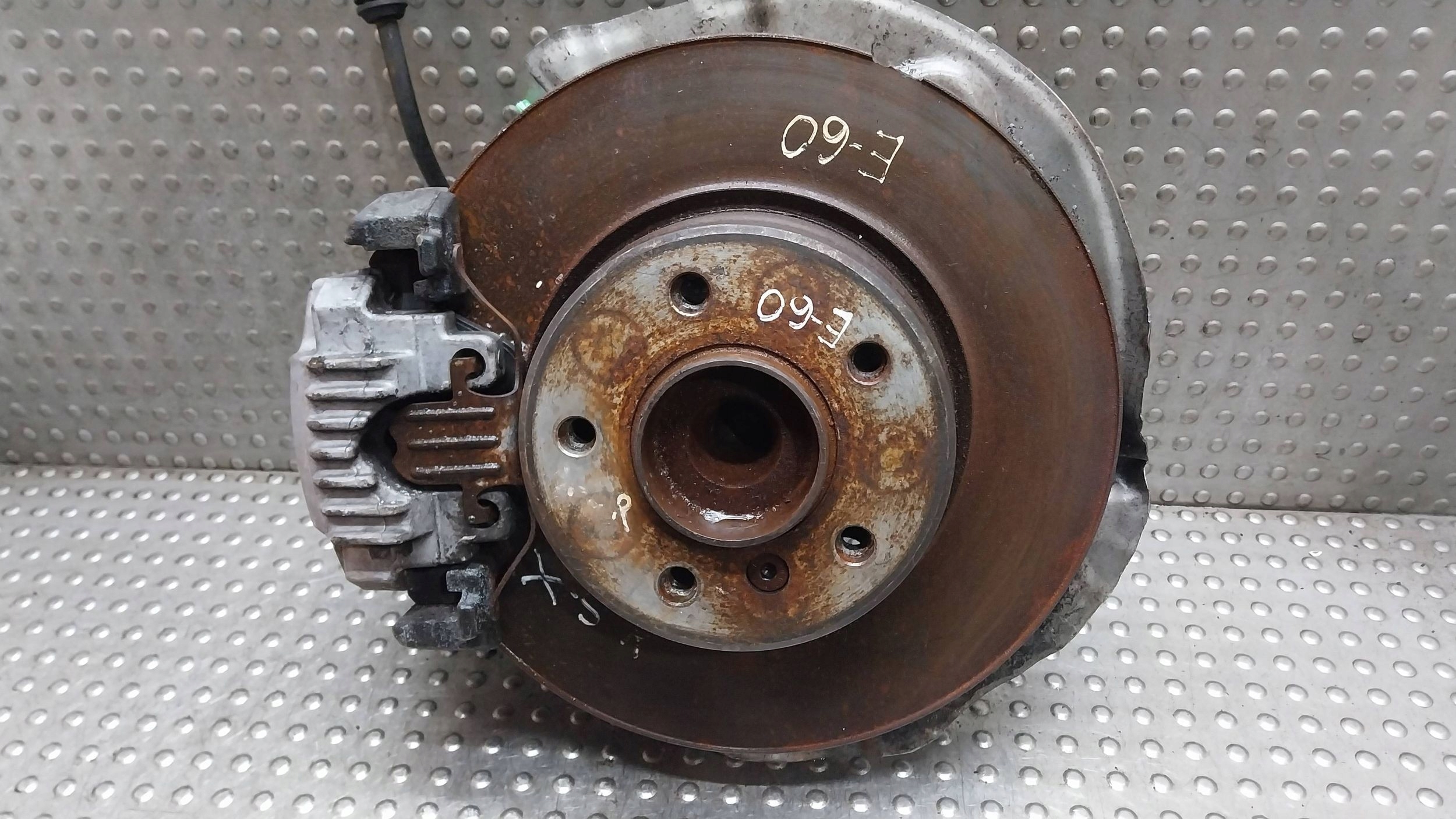 otoč čepu třmen pravý předek KPL 6760954 BMW E60 E61