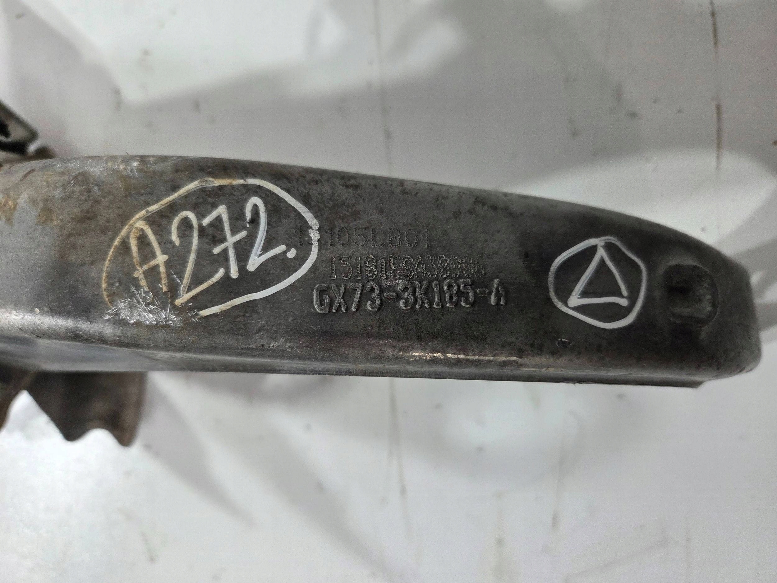 Jaguar XE 2,0D swing front right GX73-3K185A (A272)
