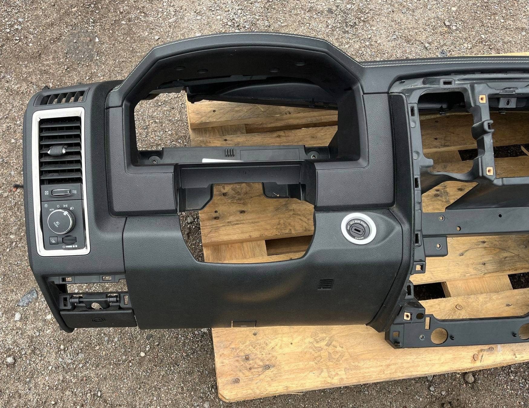 dashboard instrument panel console airbag airbag Dodge RAM 1500 Sport 2013