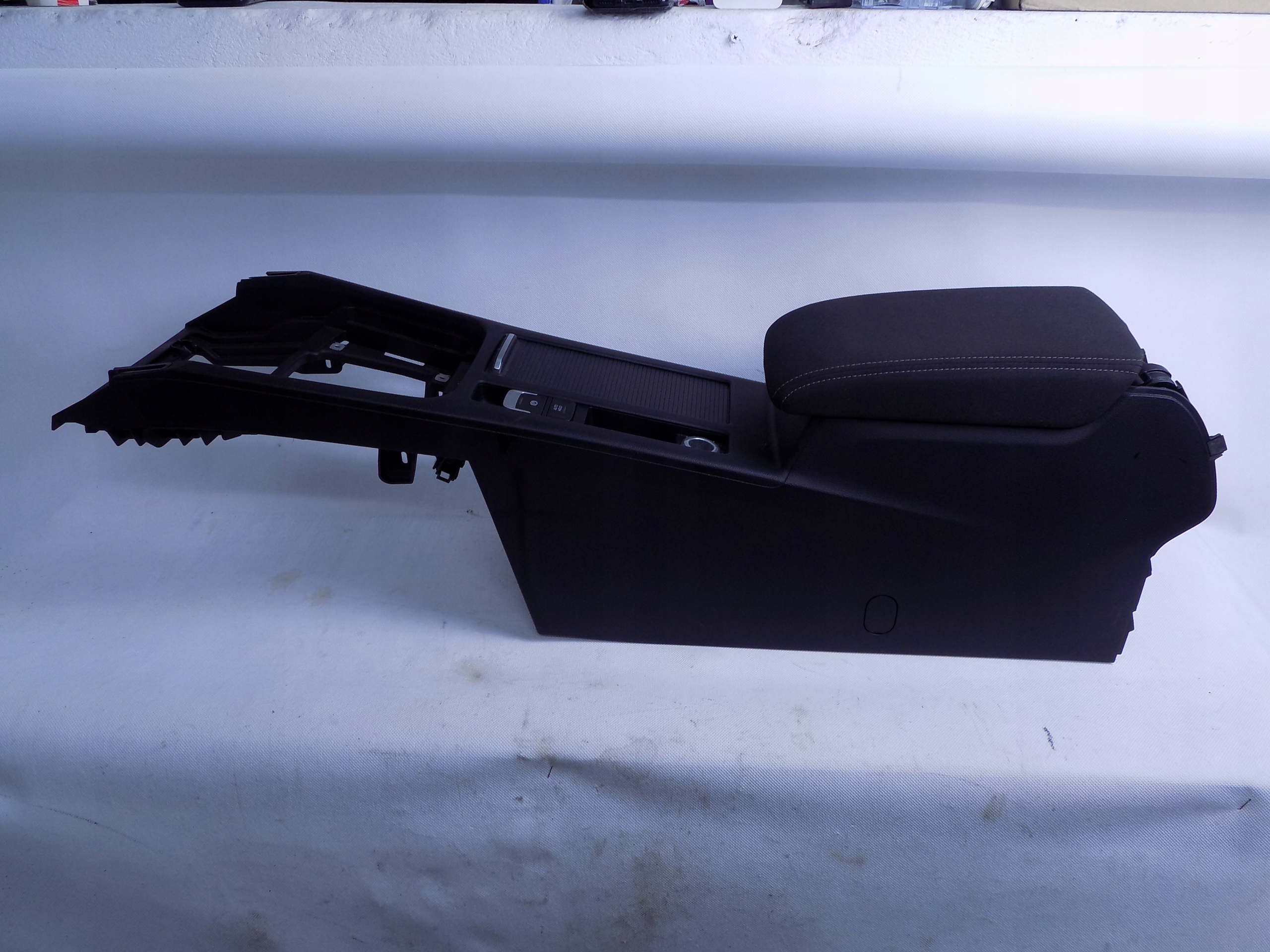 VW PASSAT B8 тунель центральний підлокітник