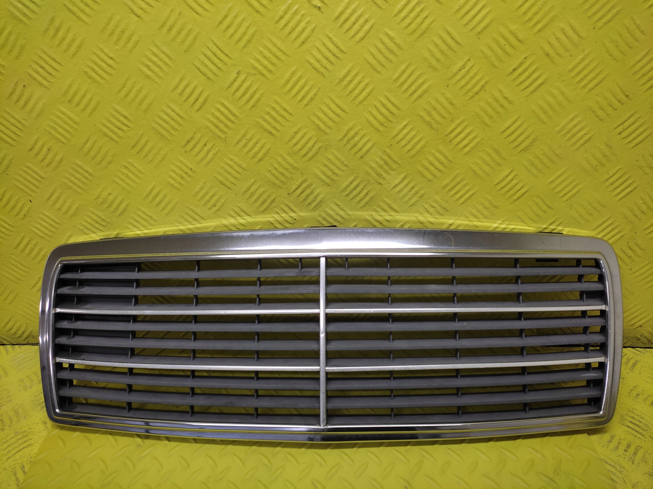 MERCEDES C 220 Grille