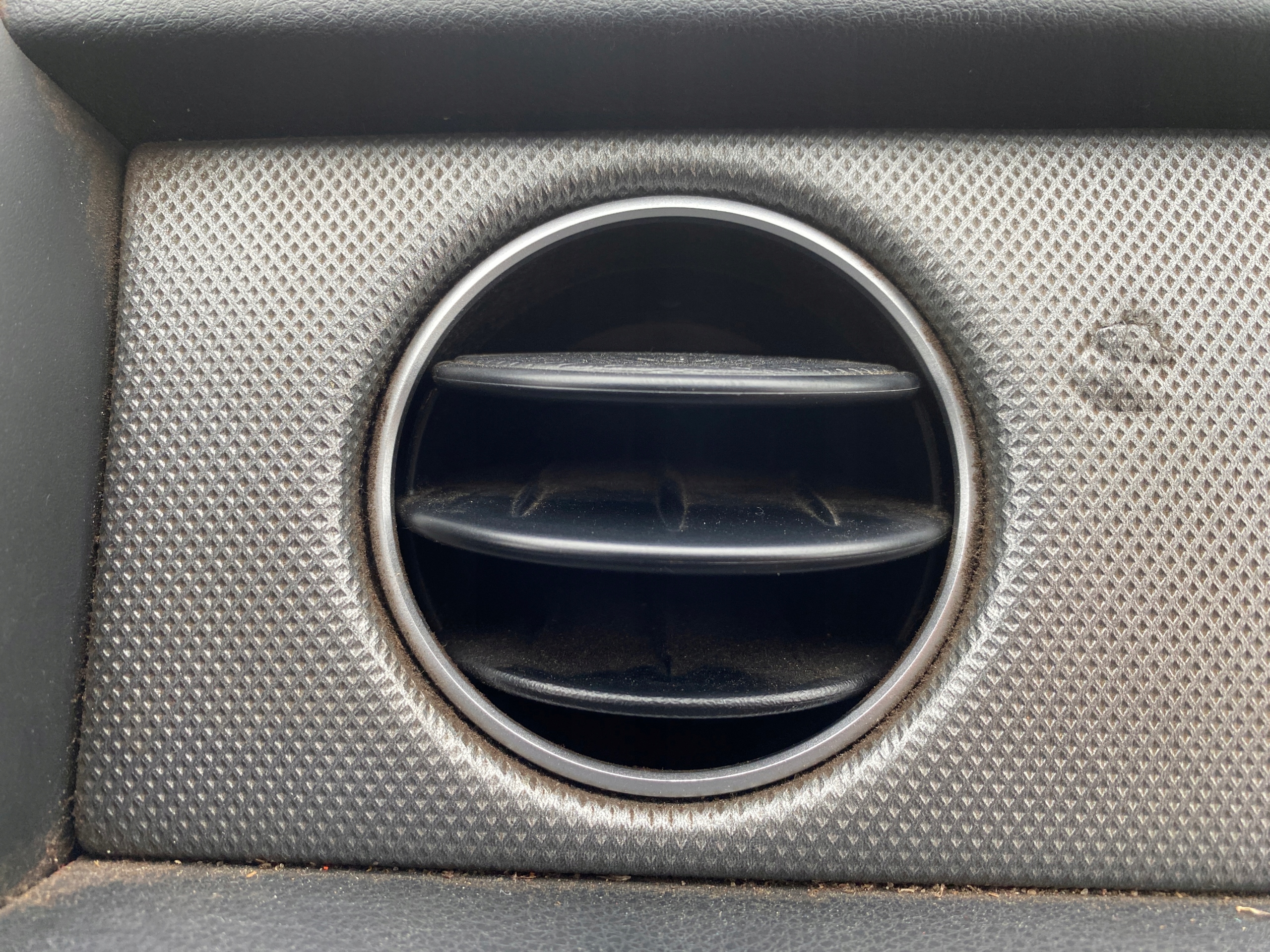 grid air conditioning devices air right left central Mitsubishi Outlander 1 and 03-06