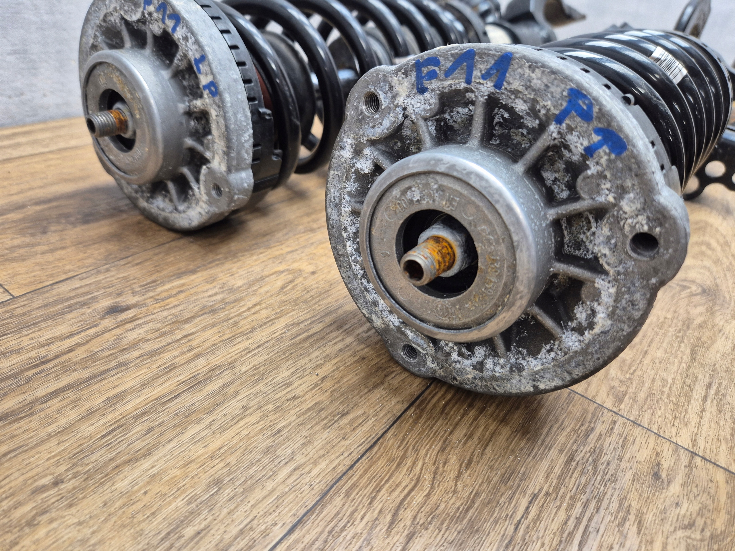 BMW 5 F11 right shock absorber VDC front front X-DRIVE 6852930