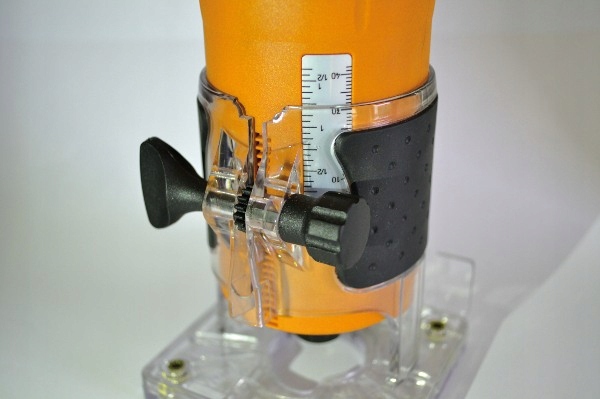 CMT10 FREZARKA KRAWĘDZIOWA JEDNORECZNA 550W Informacje dodatkowe odsysanie pyłu