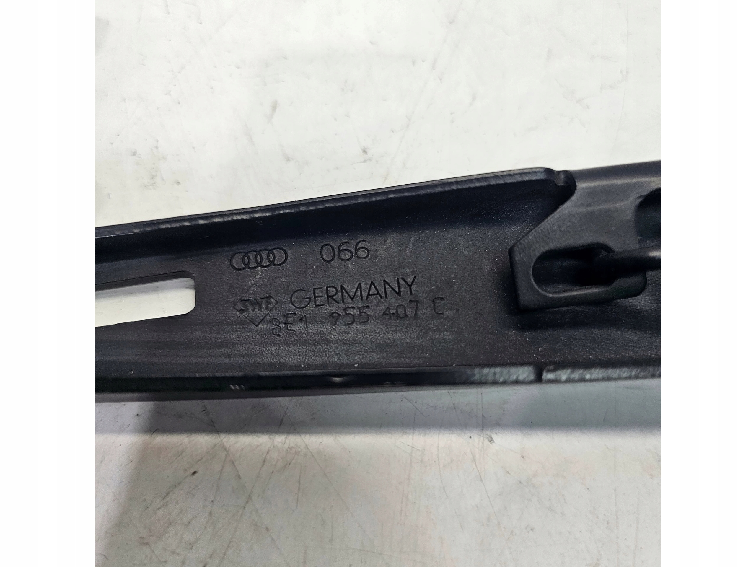 wiper arm left AUDI A4 B6 B7 8E1955407C