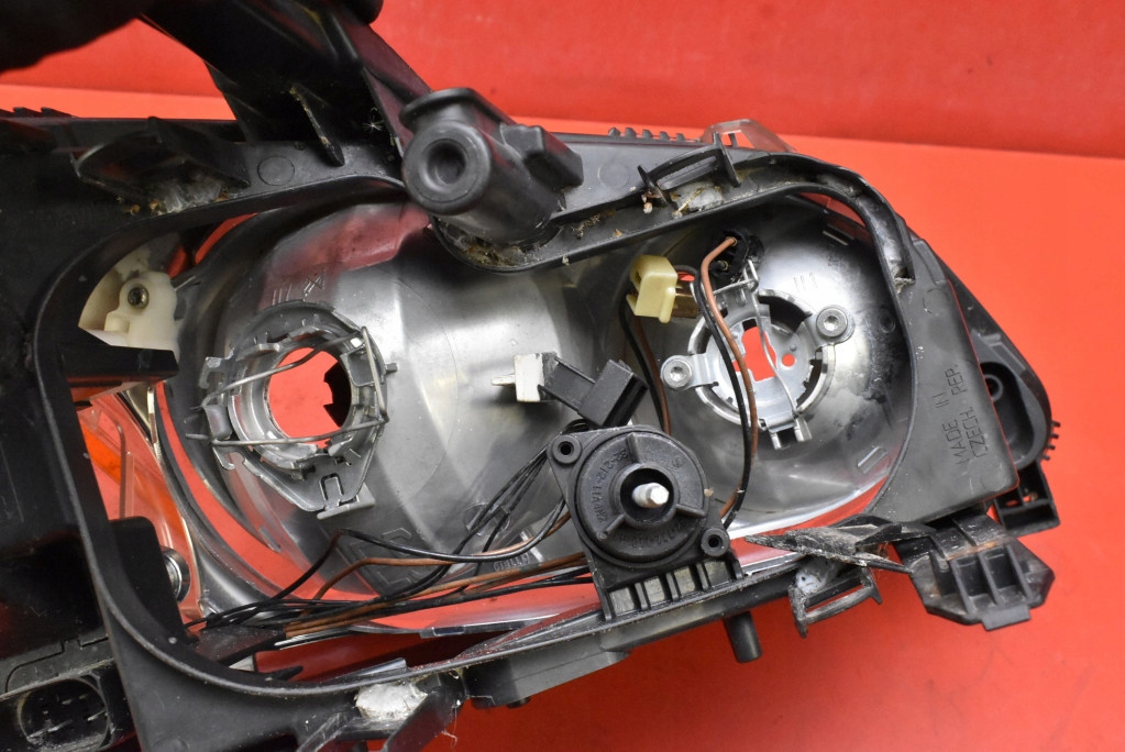 REFLEKTOR left light front FORD FOCUS MK2 II 04-08