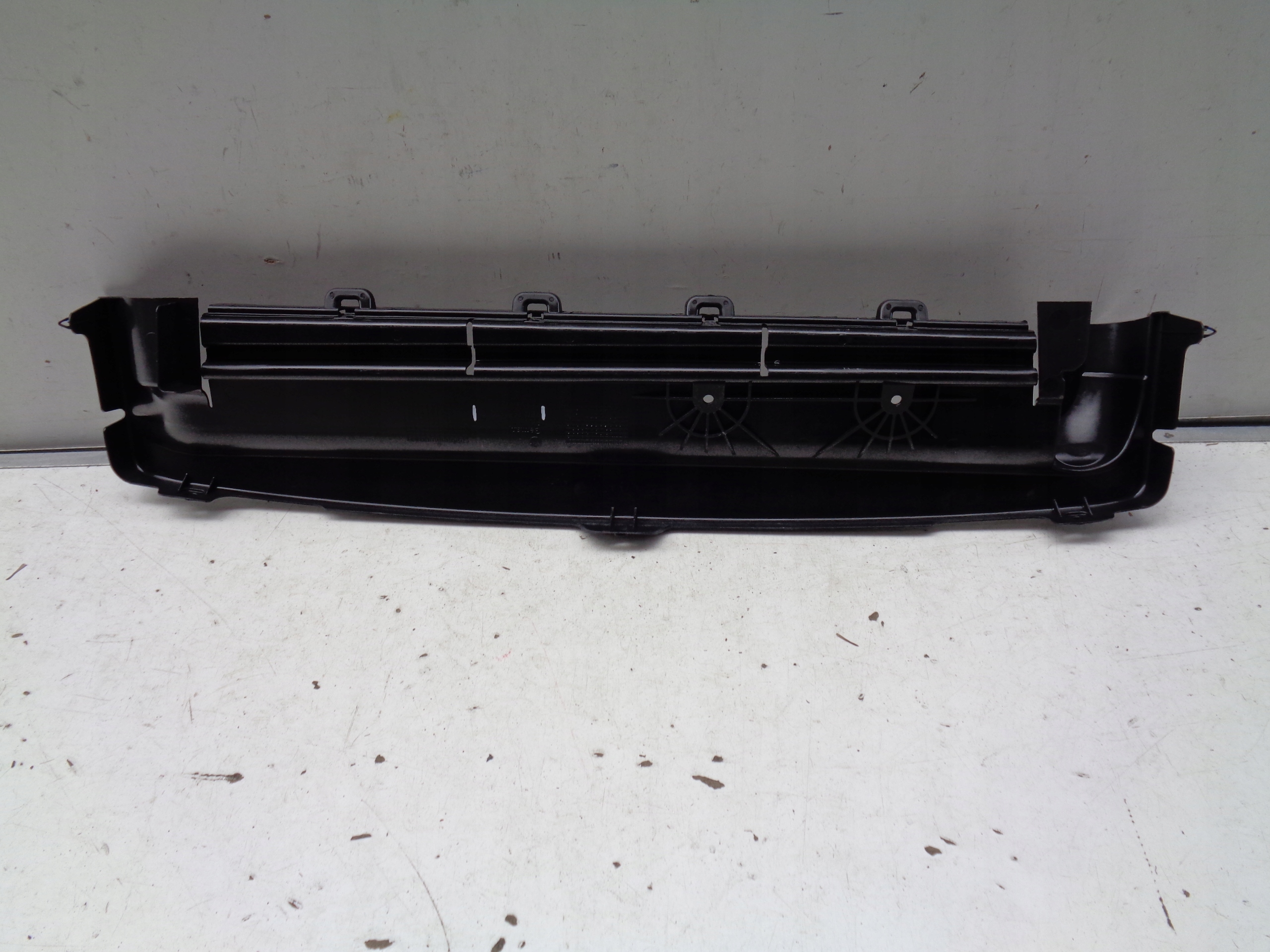 Blende Abdeckung der Kühler Zufuhr luft VW T6 7E 7E0 15