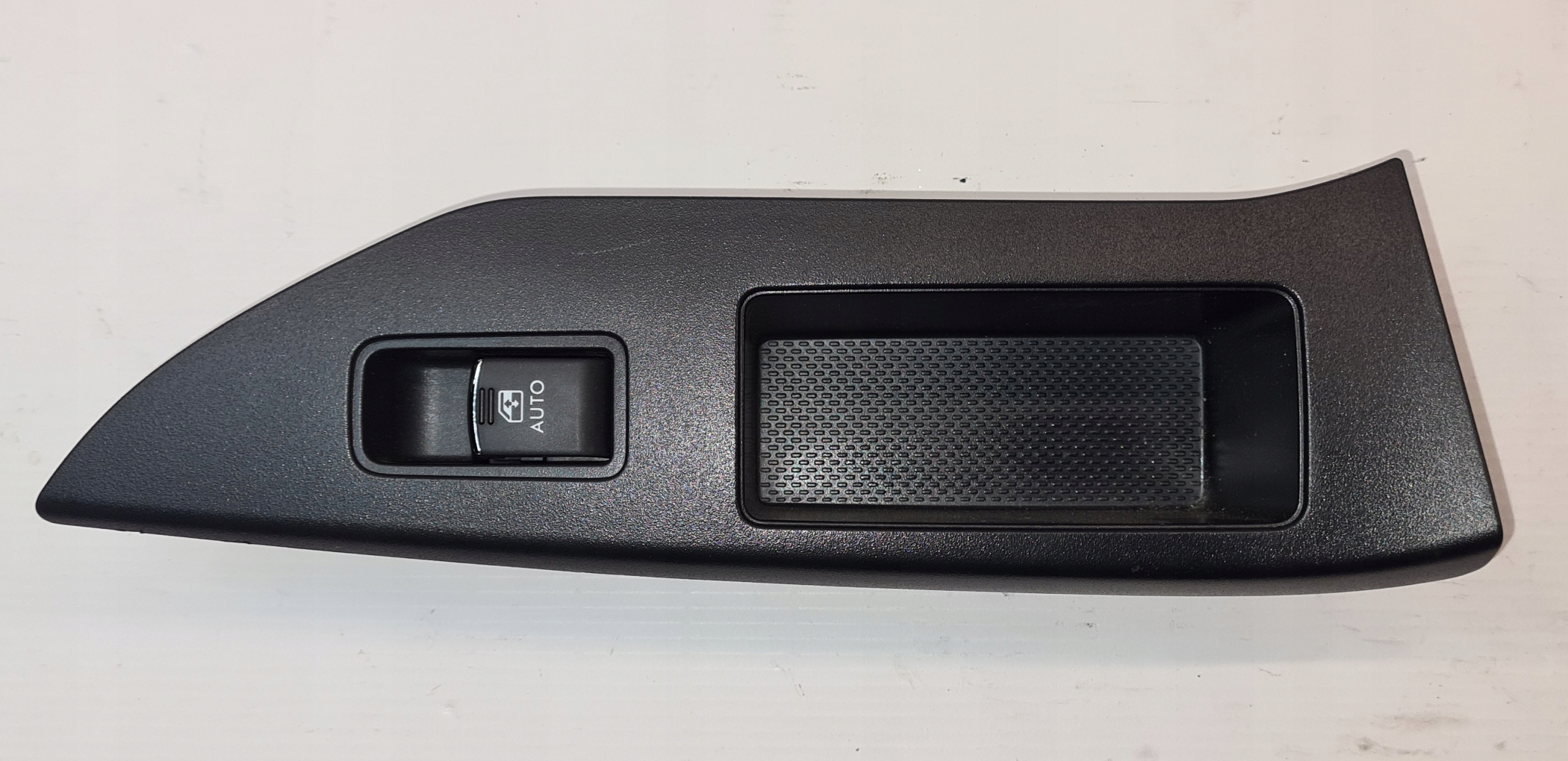 SUBARU FORESTER IV PANEL PRZEŁĄCZNIK SZYBY PRAWY