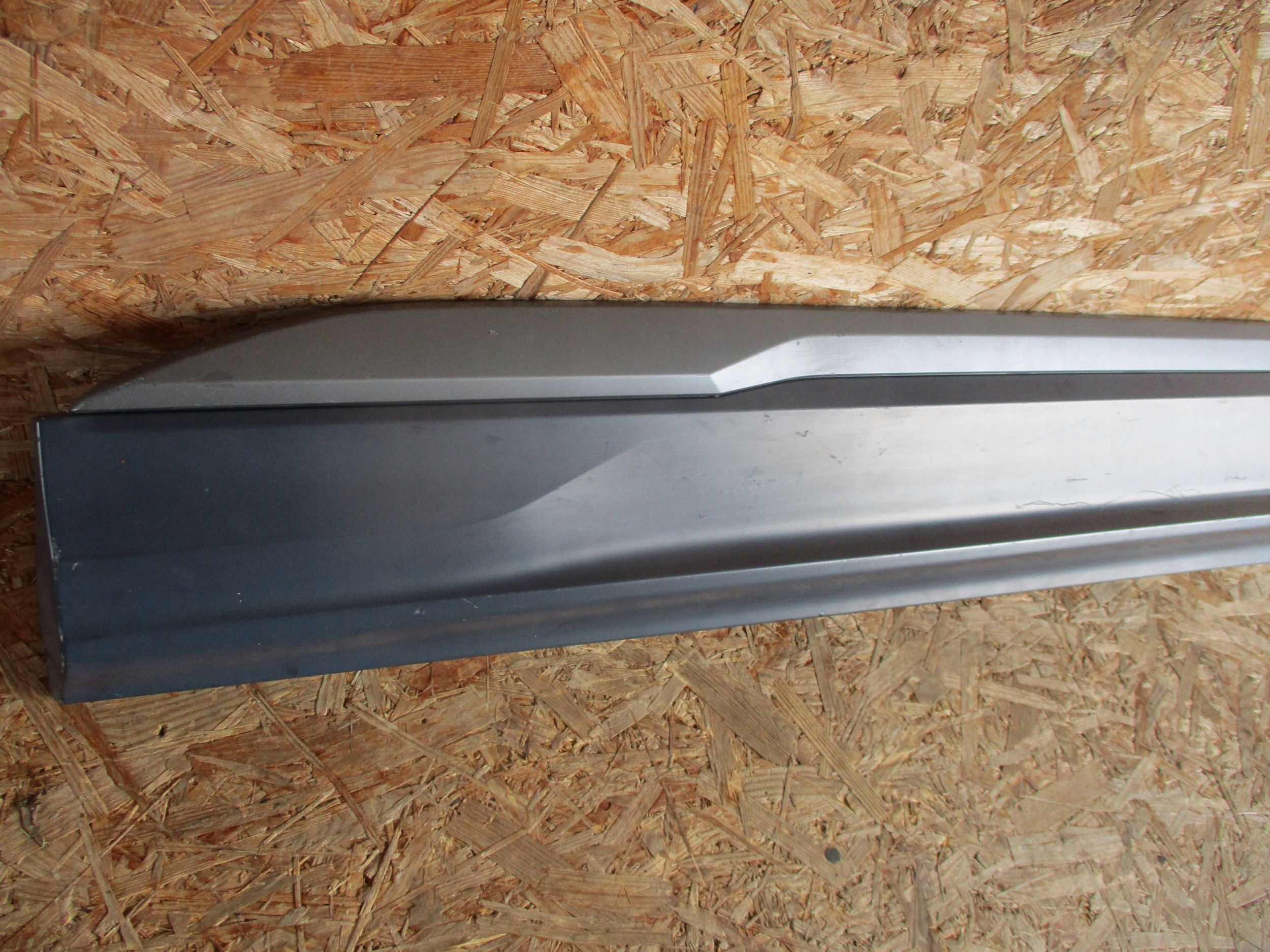 moulding door left front front AUDI Q7 4M0
