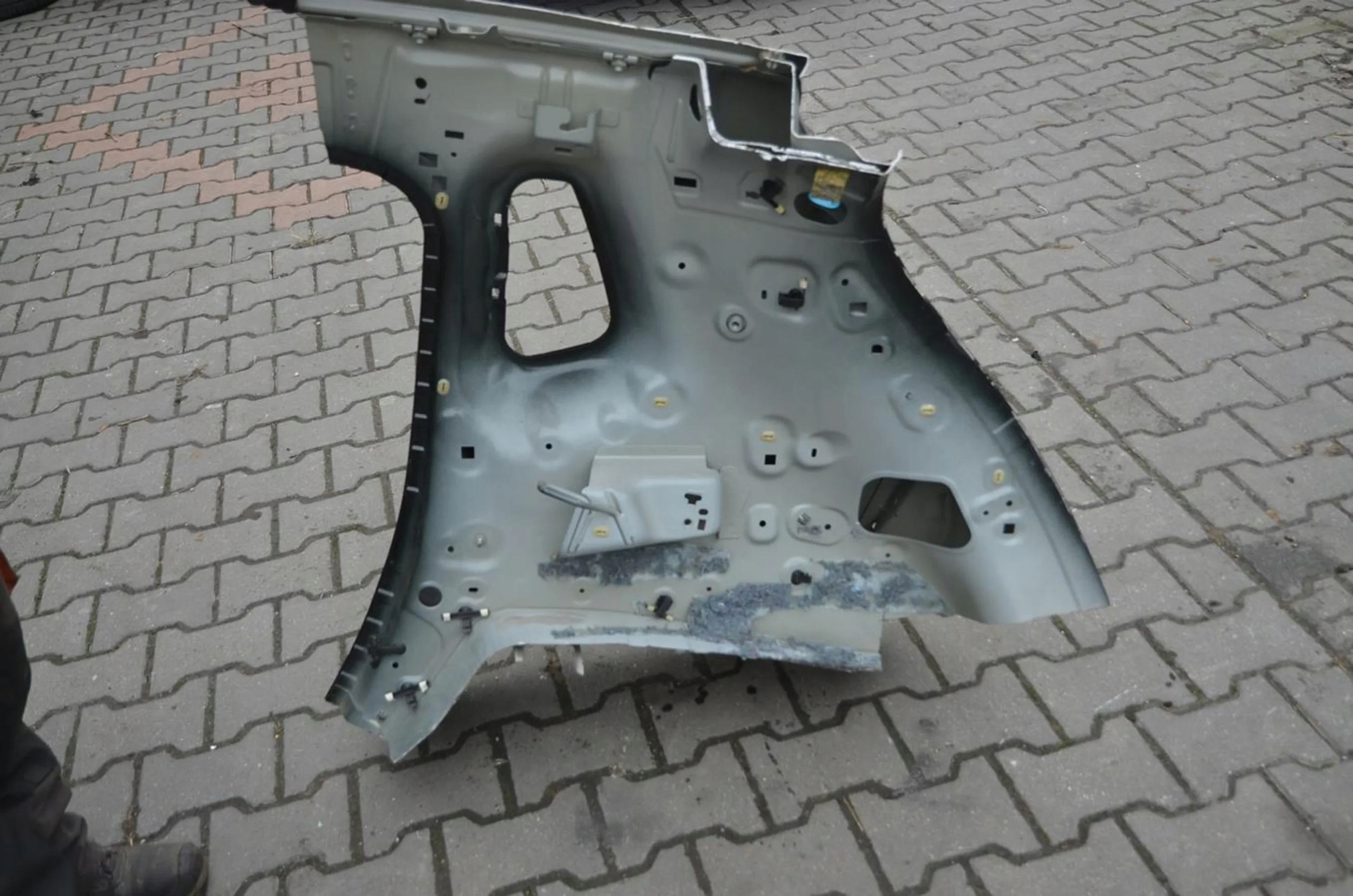 Peugeot 2008 e 2014 posteriore Bocchetta Destro parafango LONGHERONE