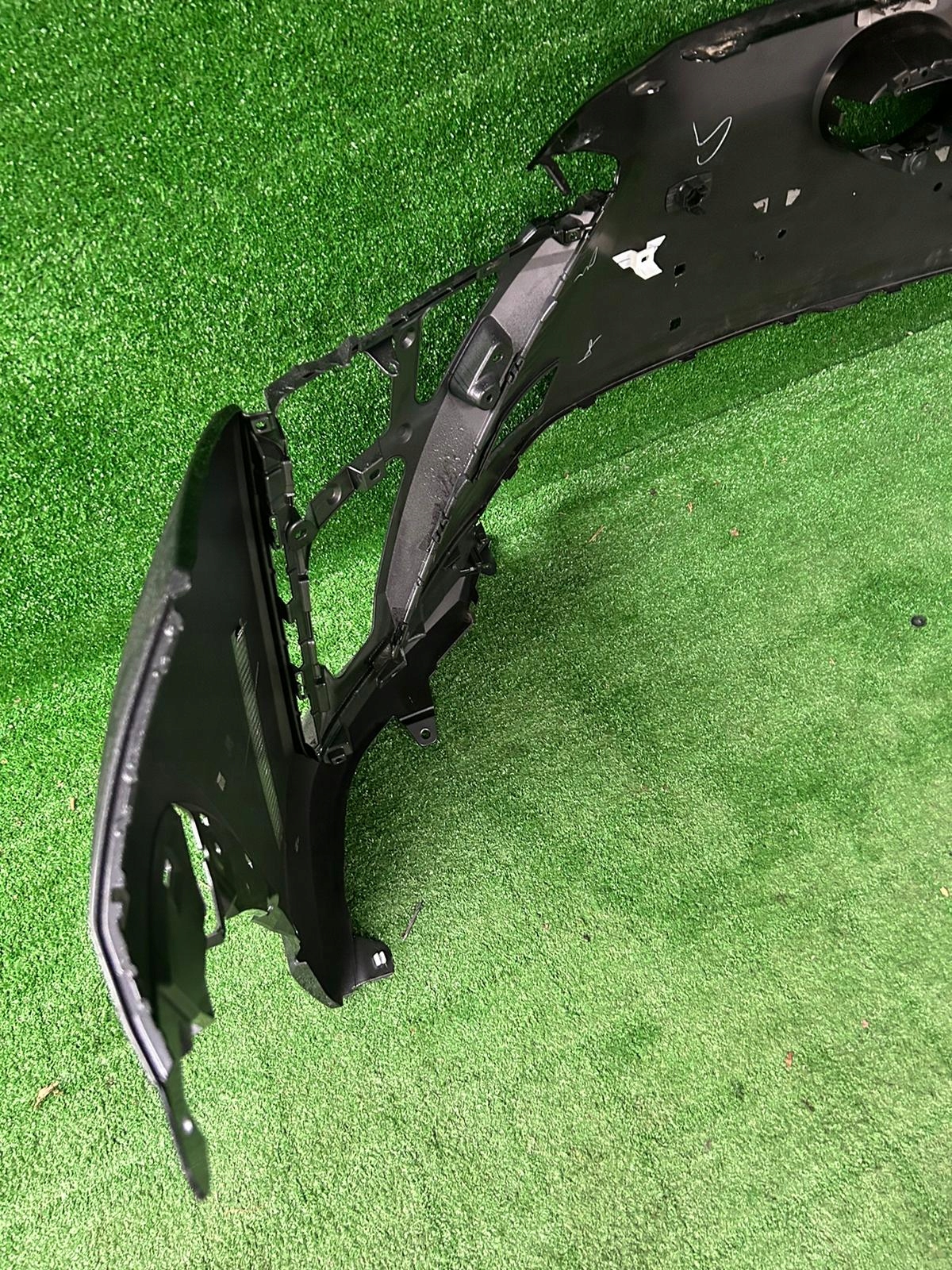 Lexus RZ 450e elektryk bumper front front b ladny 2023