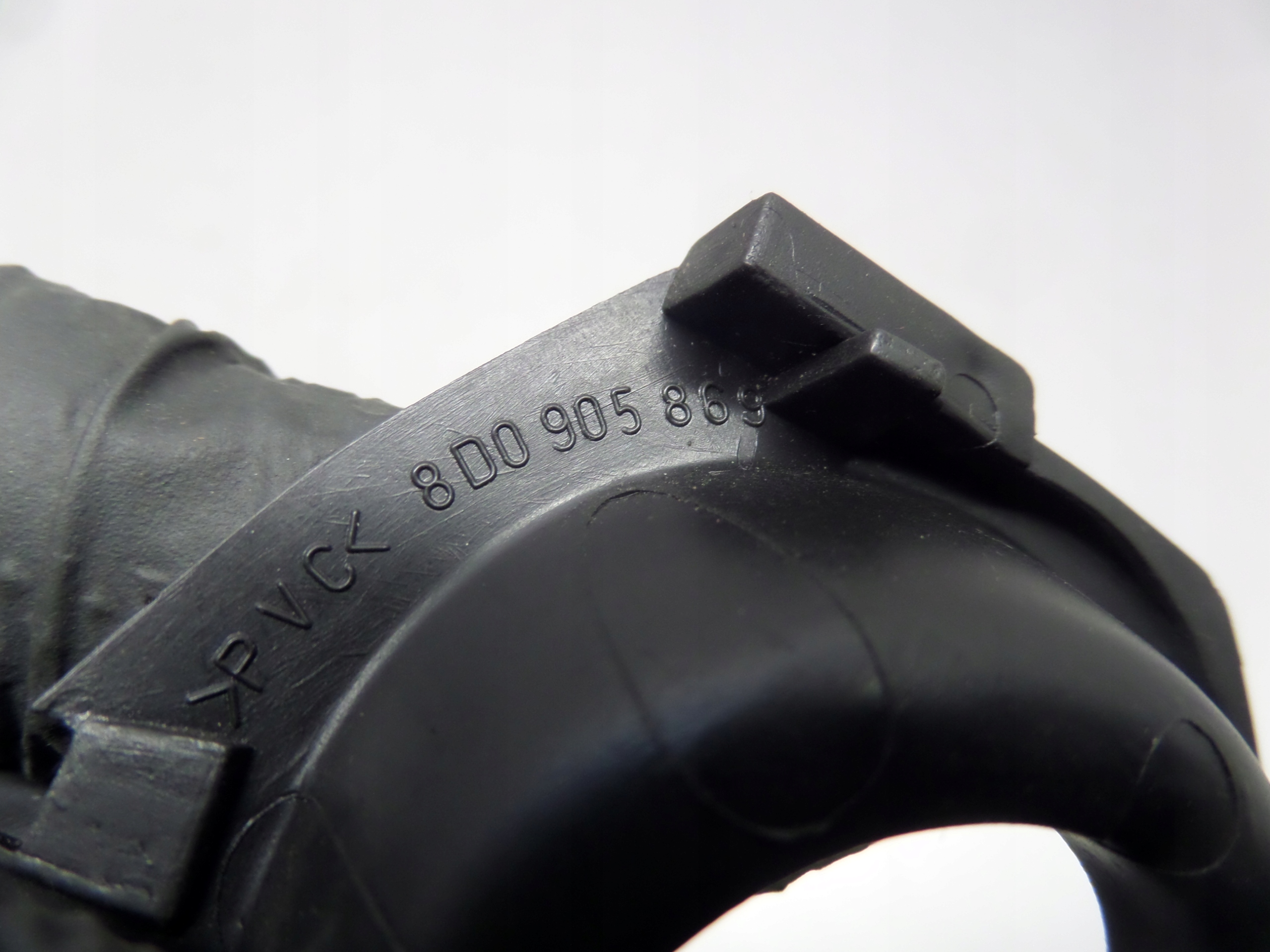 OSŁONA ZAŚLEPKA STACYJKI VW PASSAT B5 GOLF IV FABIA I 8D0905869 Producent części Volkswagen OE