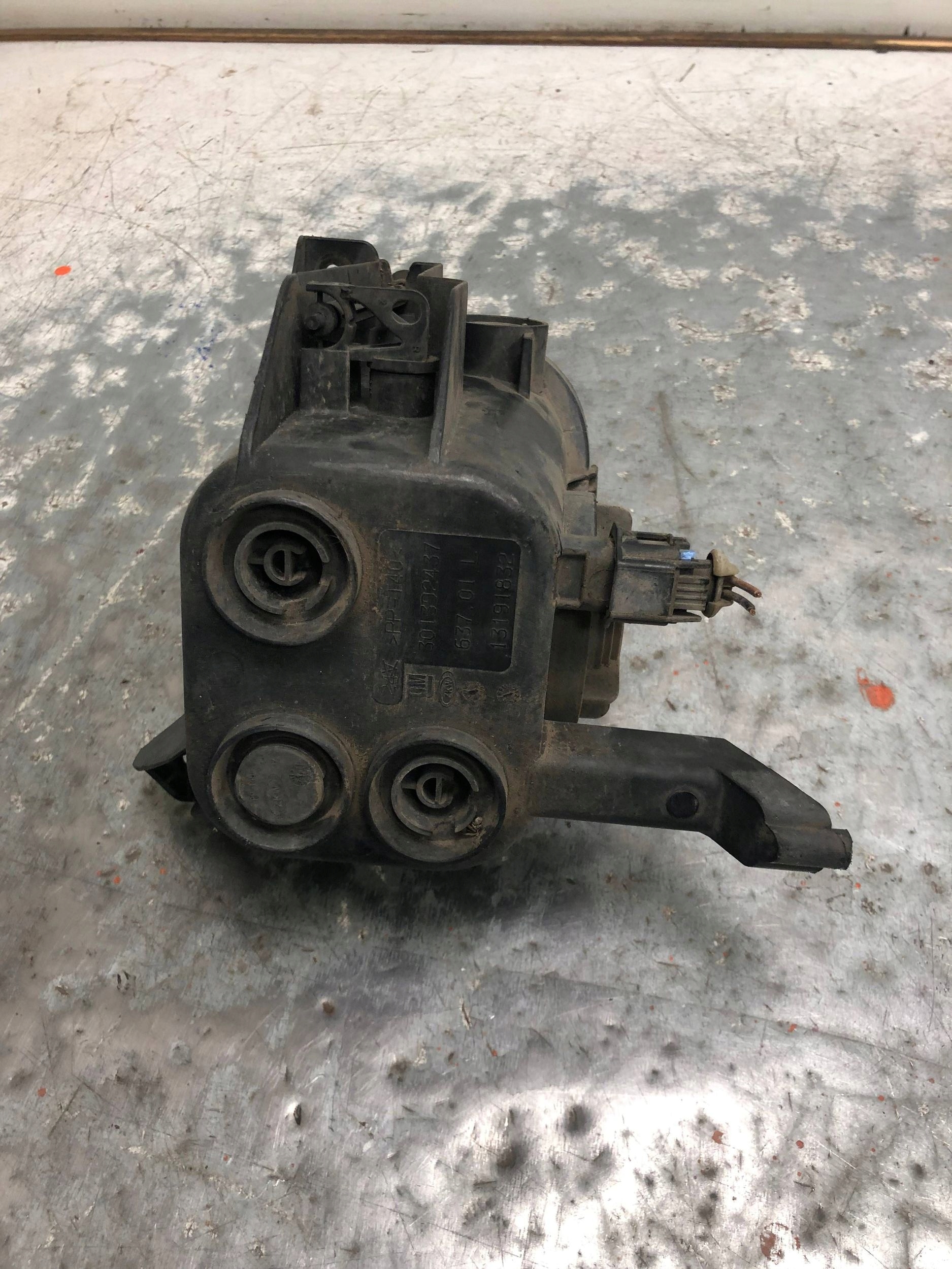 fog light left front OPEL ASTRA H 13191832