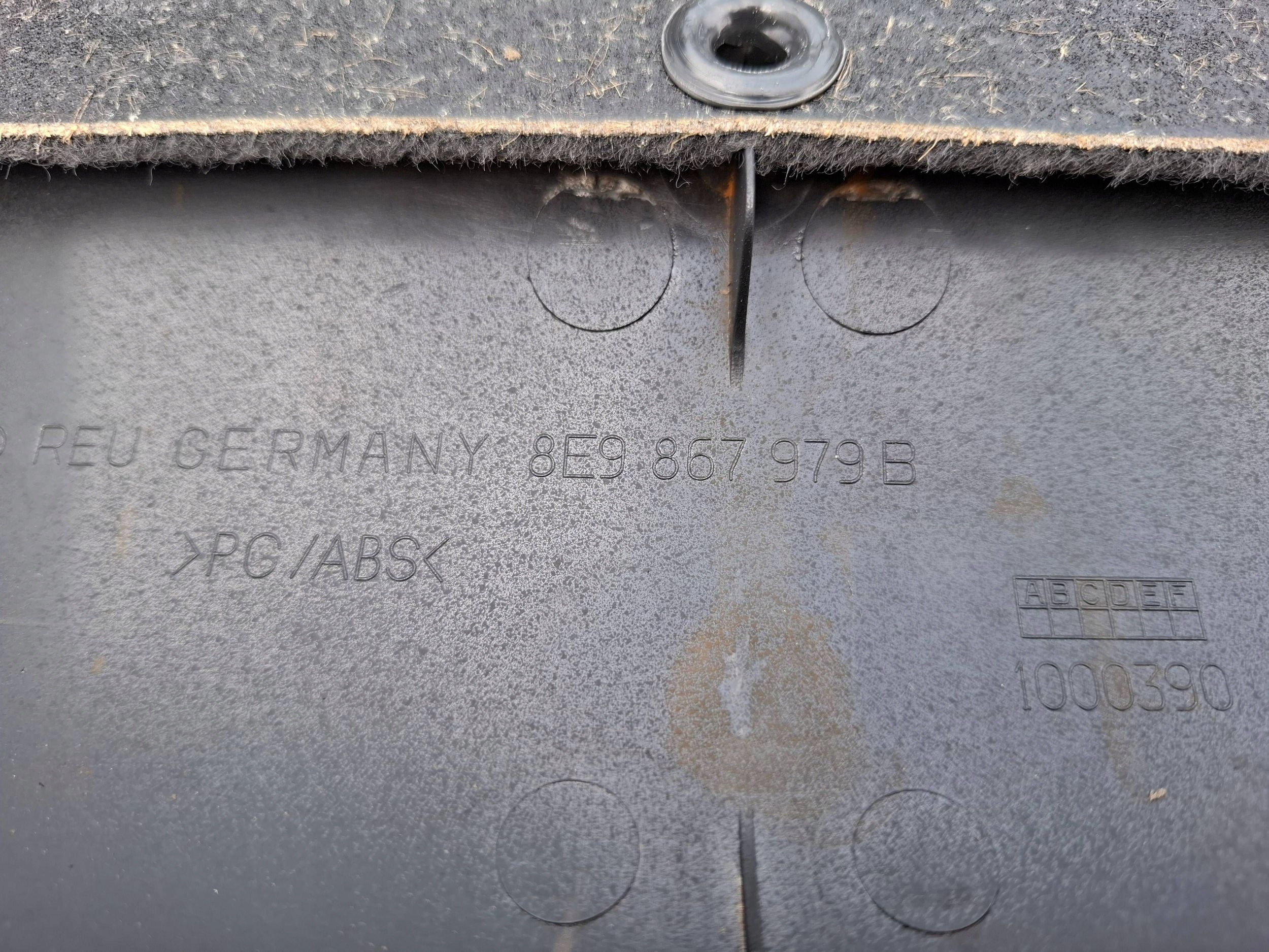 upholstery bonnet boot 8E9867979B AUDI A4 B7 B6 COMBI 2000-2007