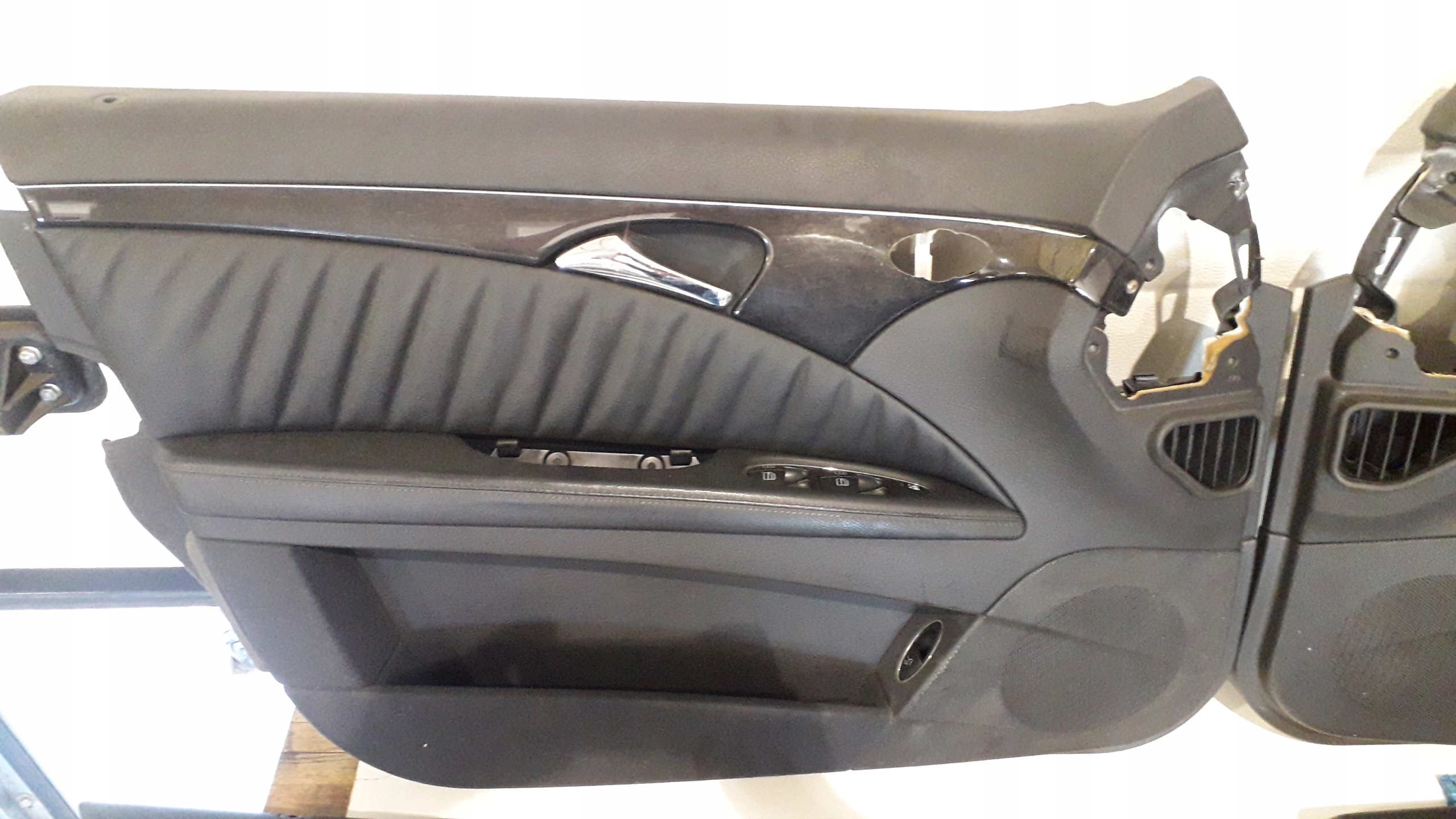 MERCEDES E W211 upholstery side door leather A211