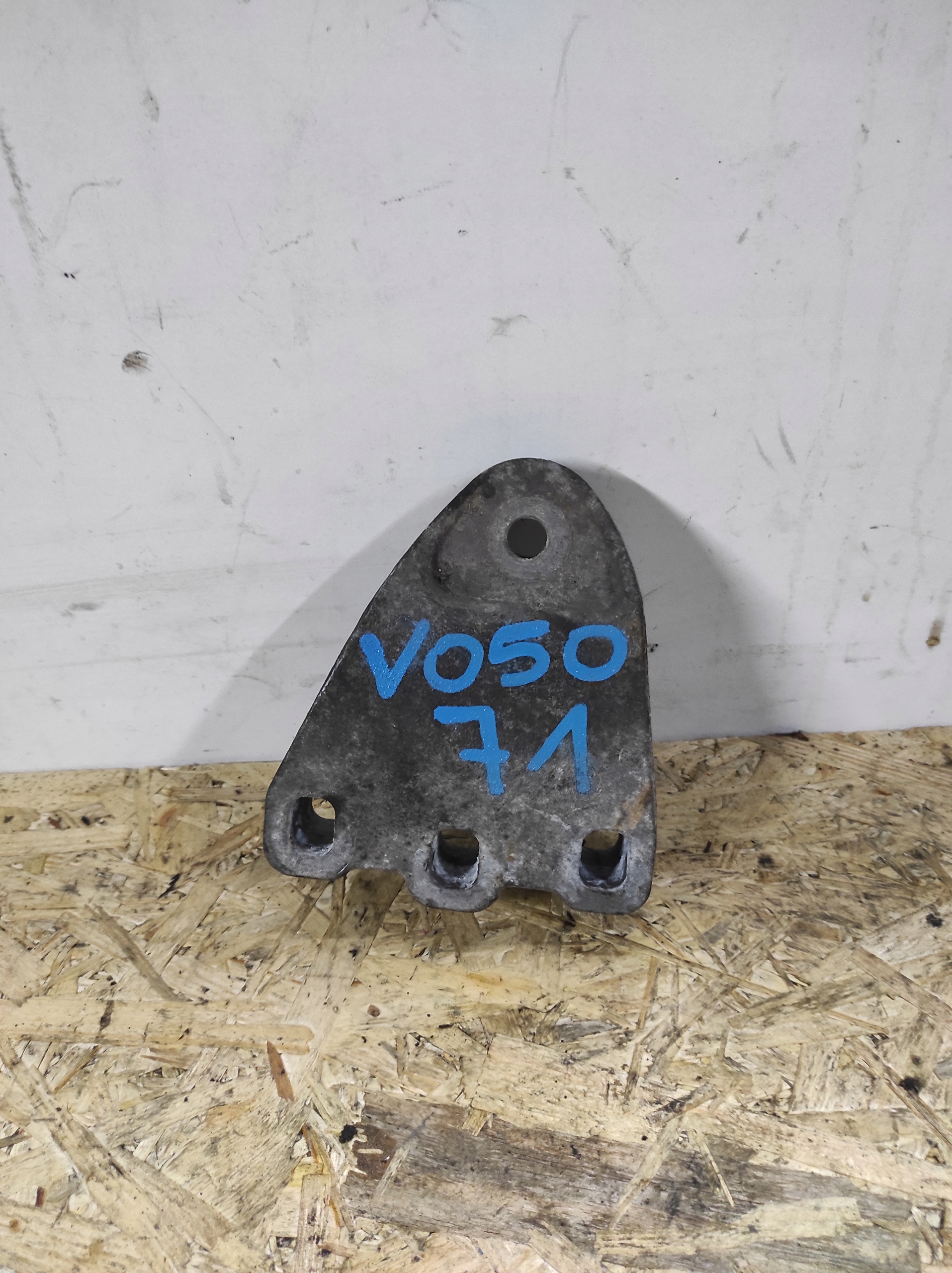VW T5 MULTIVAN 05r 1.9 TDI holder engine mount