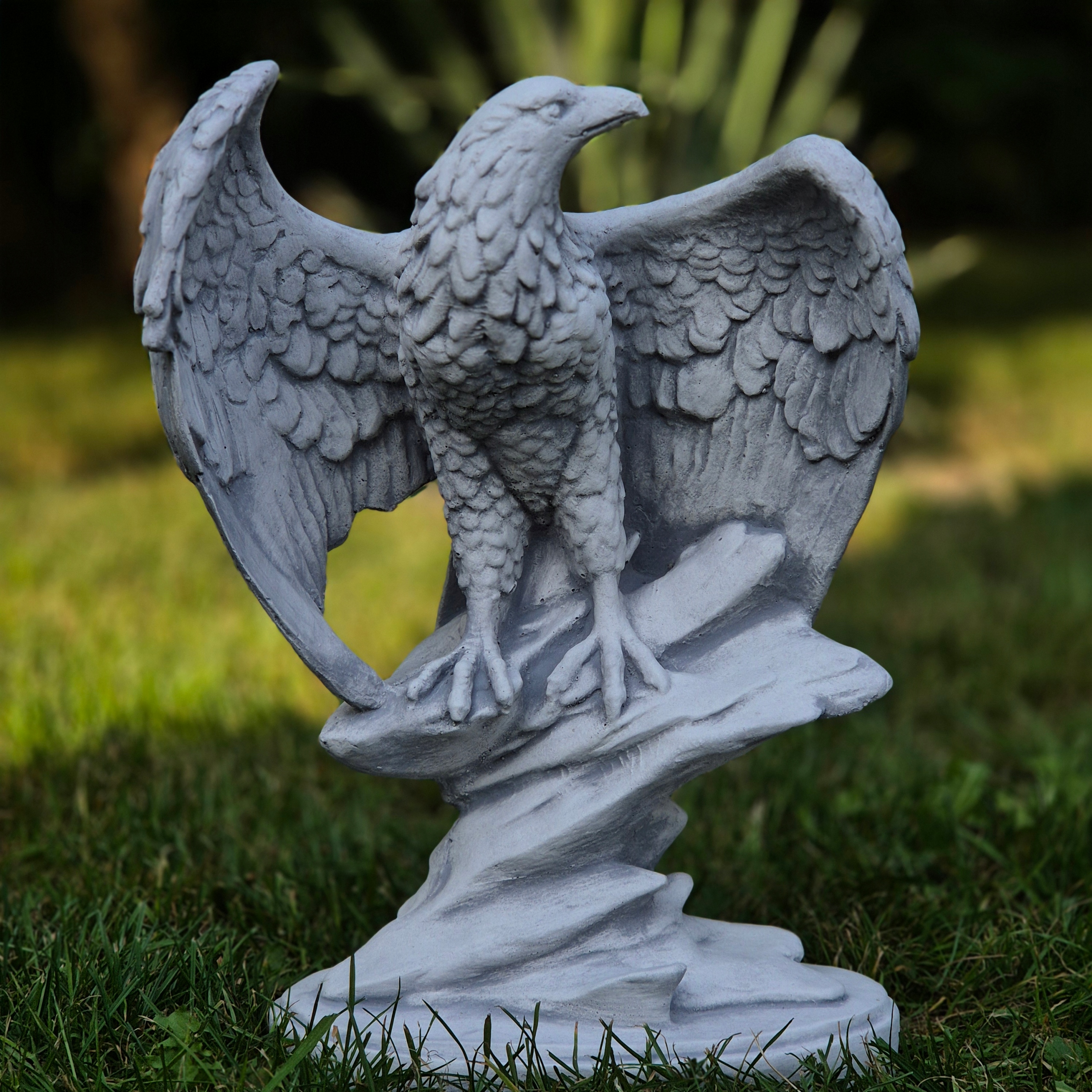 Betonová Figura Orel na skále Figura orla šedá 34 cm 4 kg dekorace