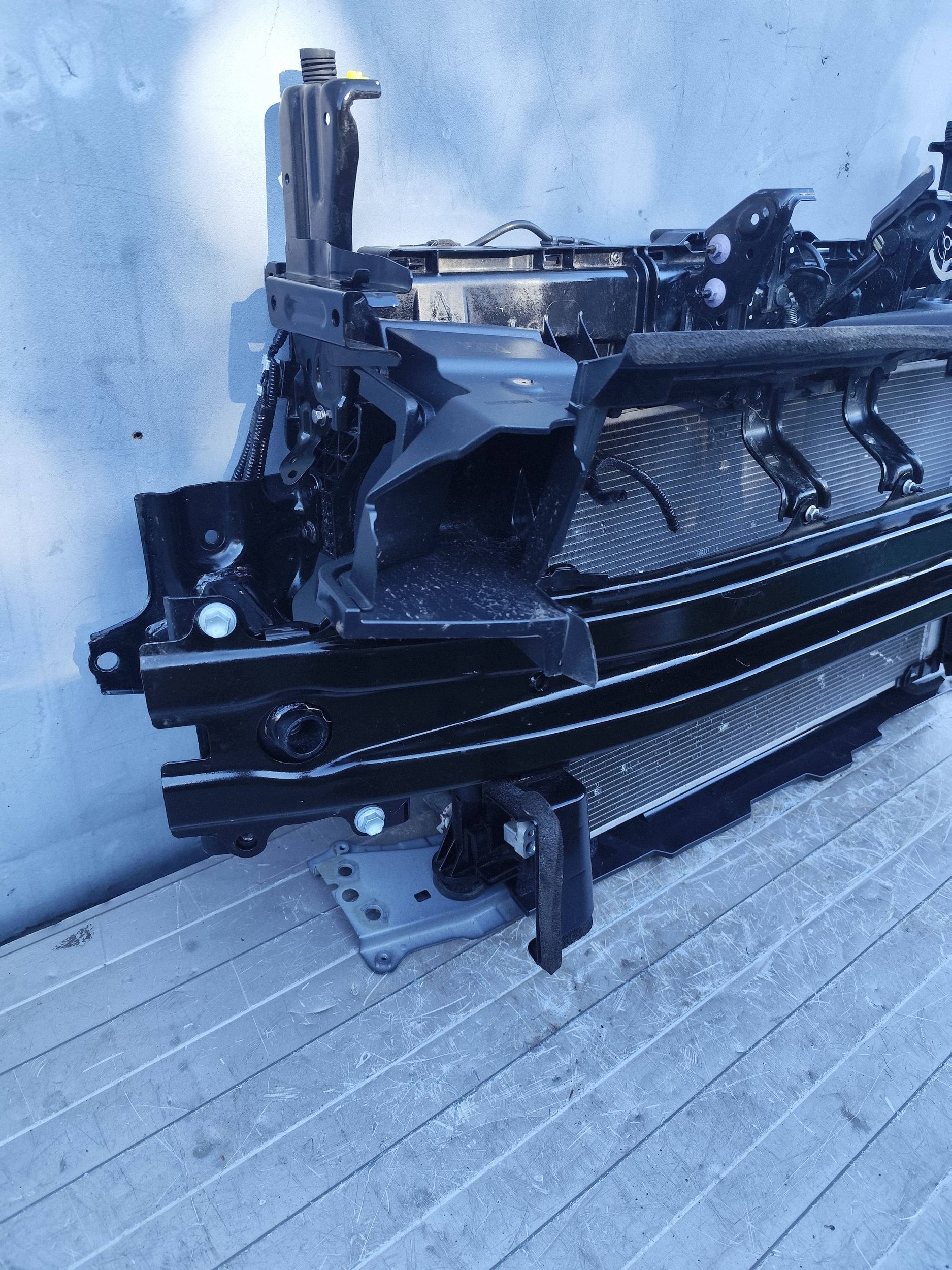 TOYOTA YARIS CROSS support panel for radiators radiator complete DEMONTAZ