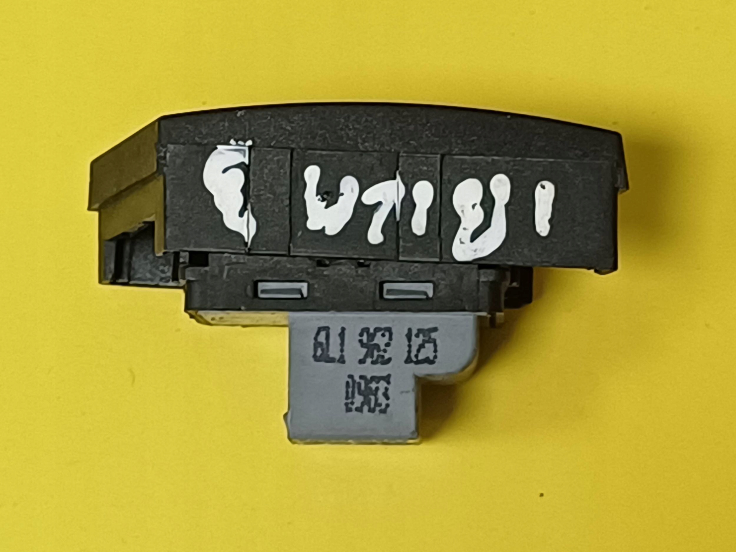 button of a lock central SEAT IBIZA III 6L1 962 125