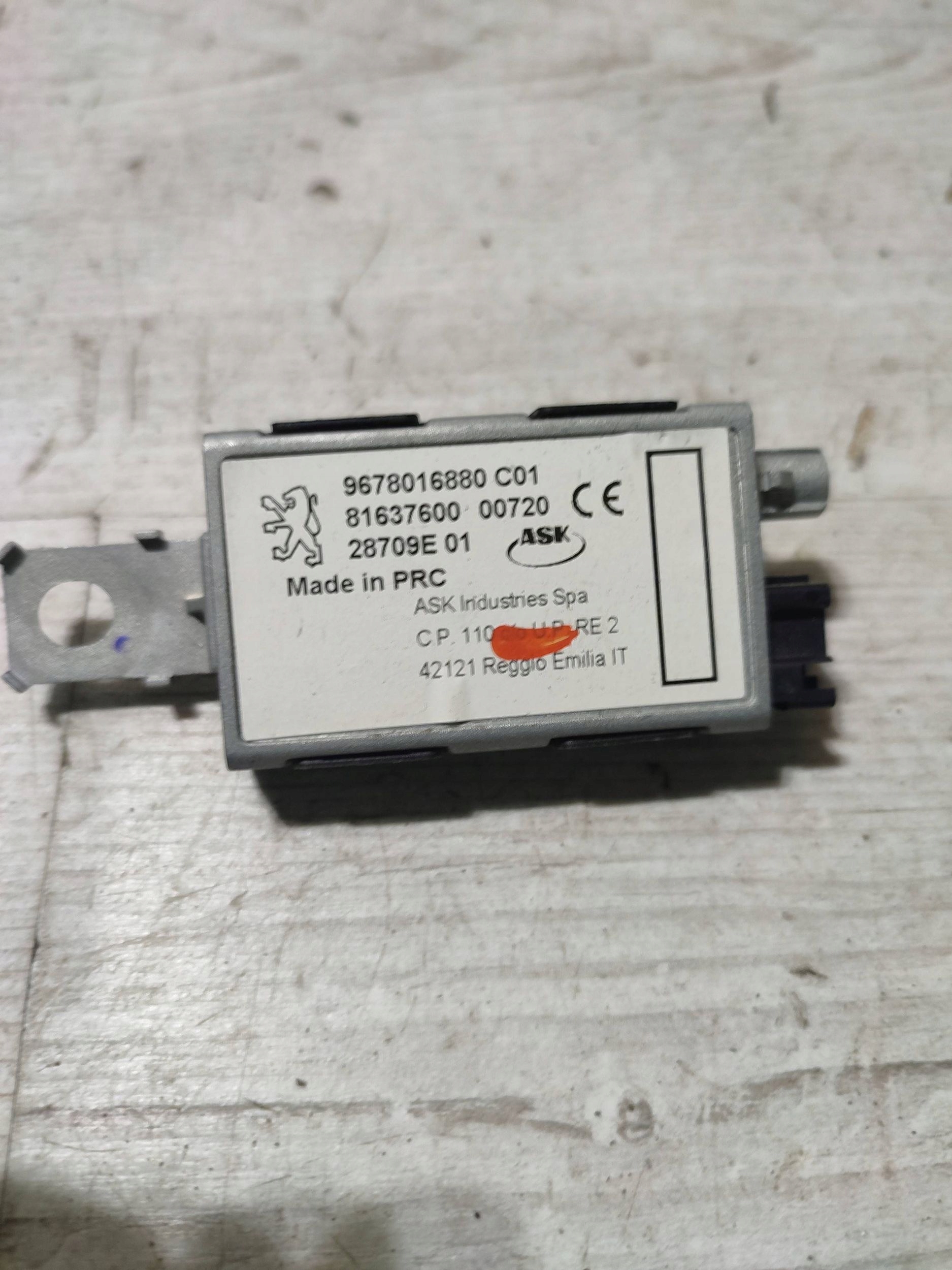 Peugeot 2008 II 2020 amplifier anteny