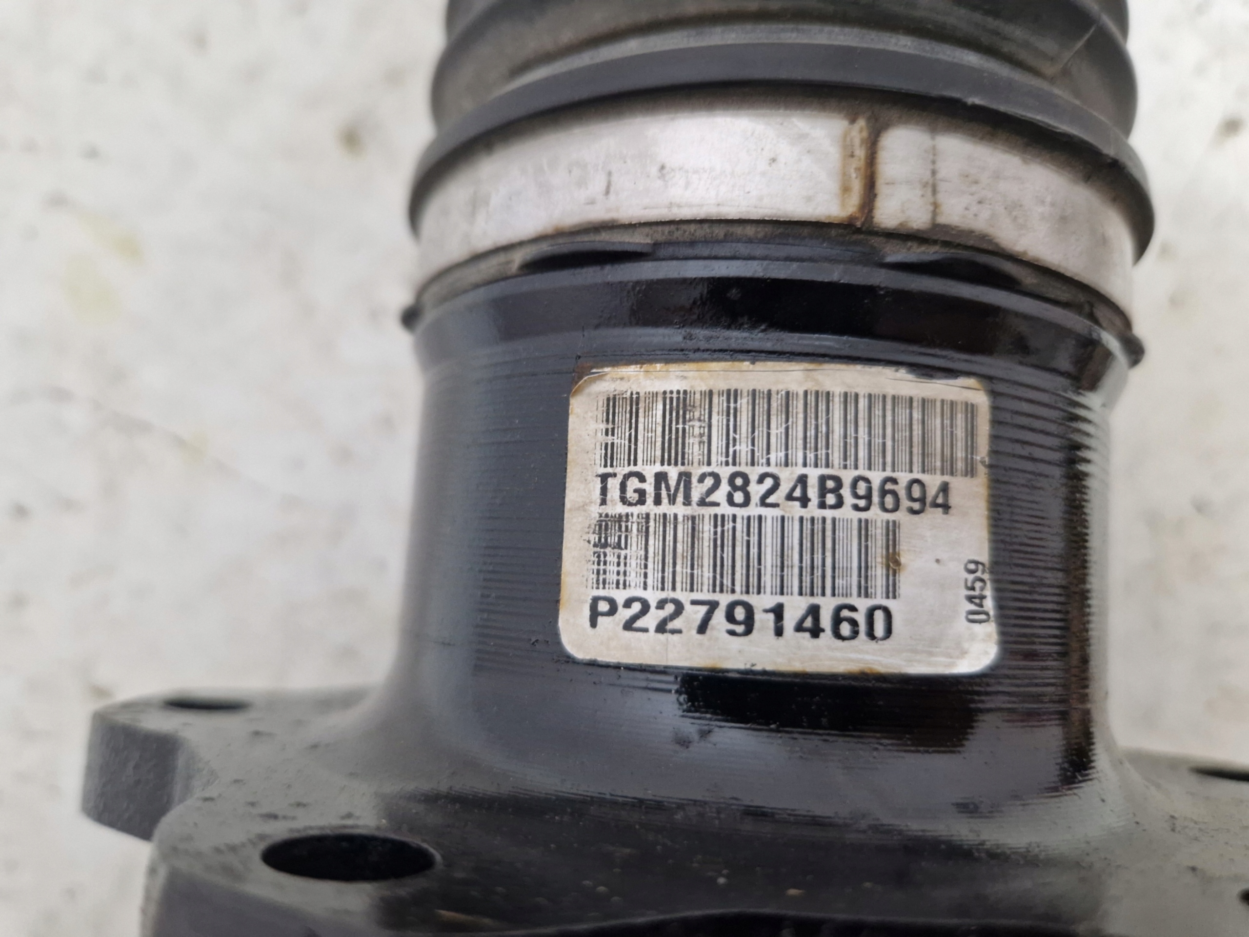CADILLAC ESCALADE IV 15- 6.2 V8 semi-axis left=right front 22791460