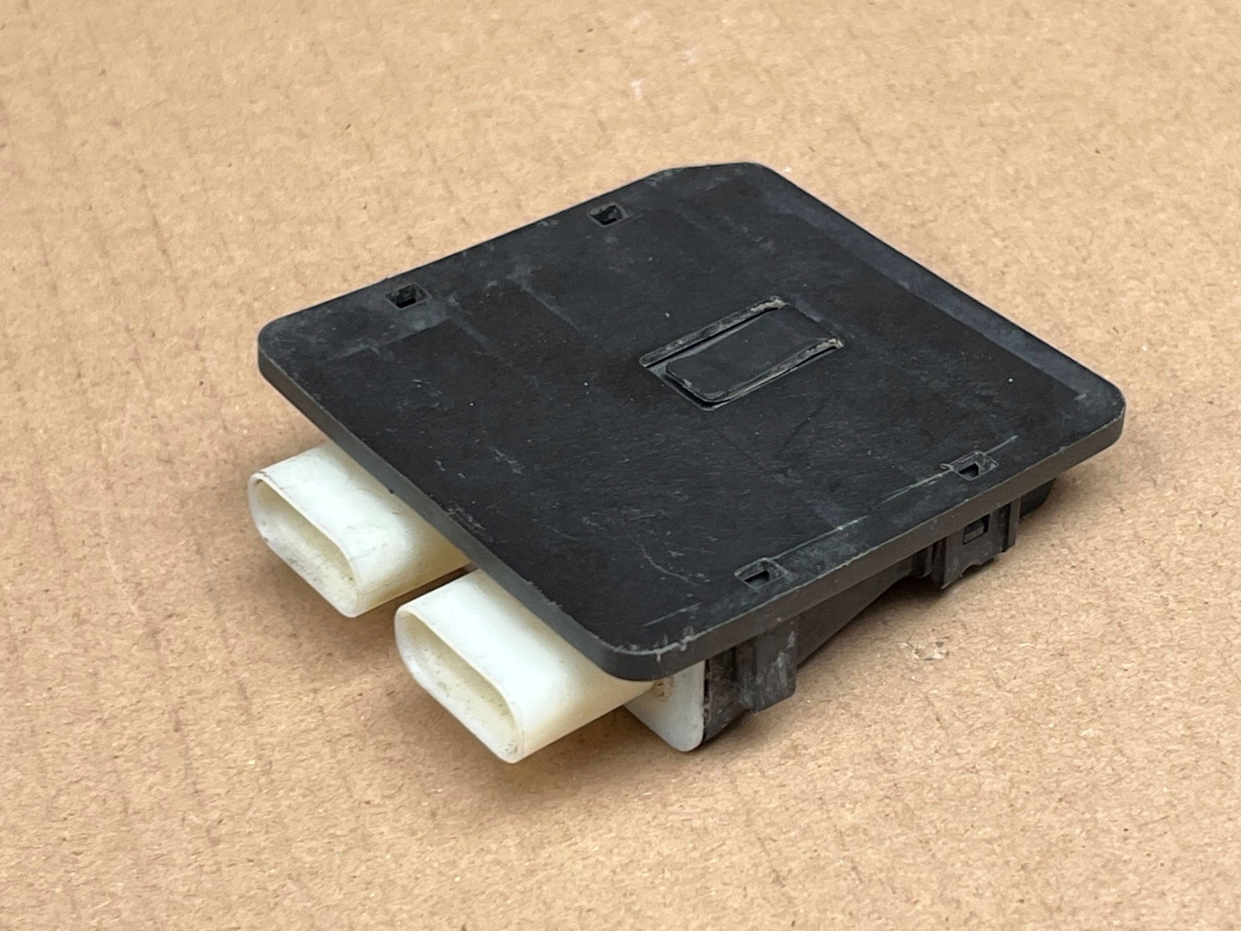 Module pour l’ouverture du capot VW AUDI PORSCHE 3G0962243C !J