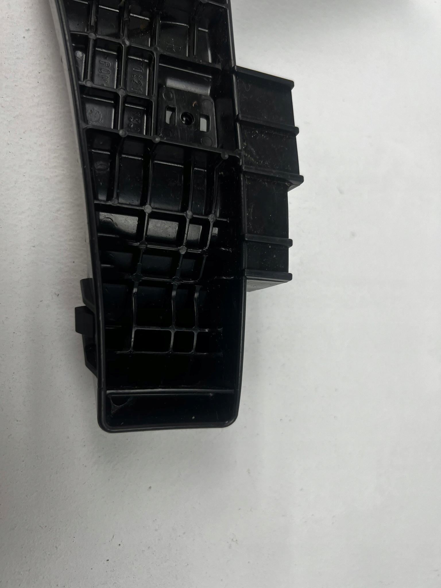 SUZUKI SX4 ŚLIZG MOCOWANIE ZDERZAKA TYLNEGO TYŁ PRAWY 71821-79J00 Producent części Suzuki OE