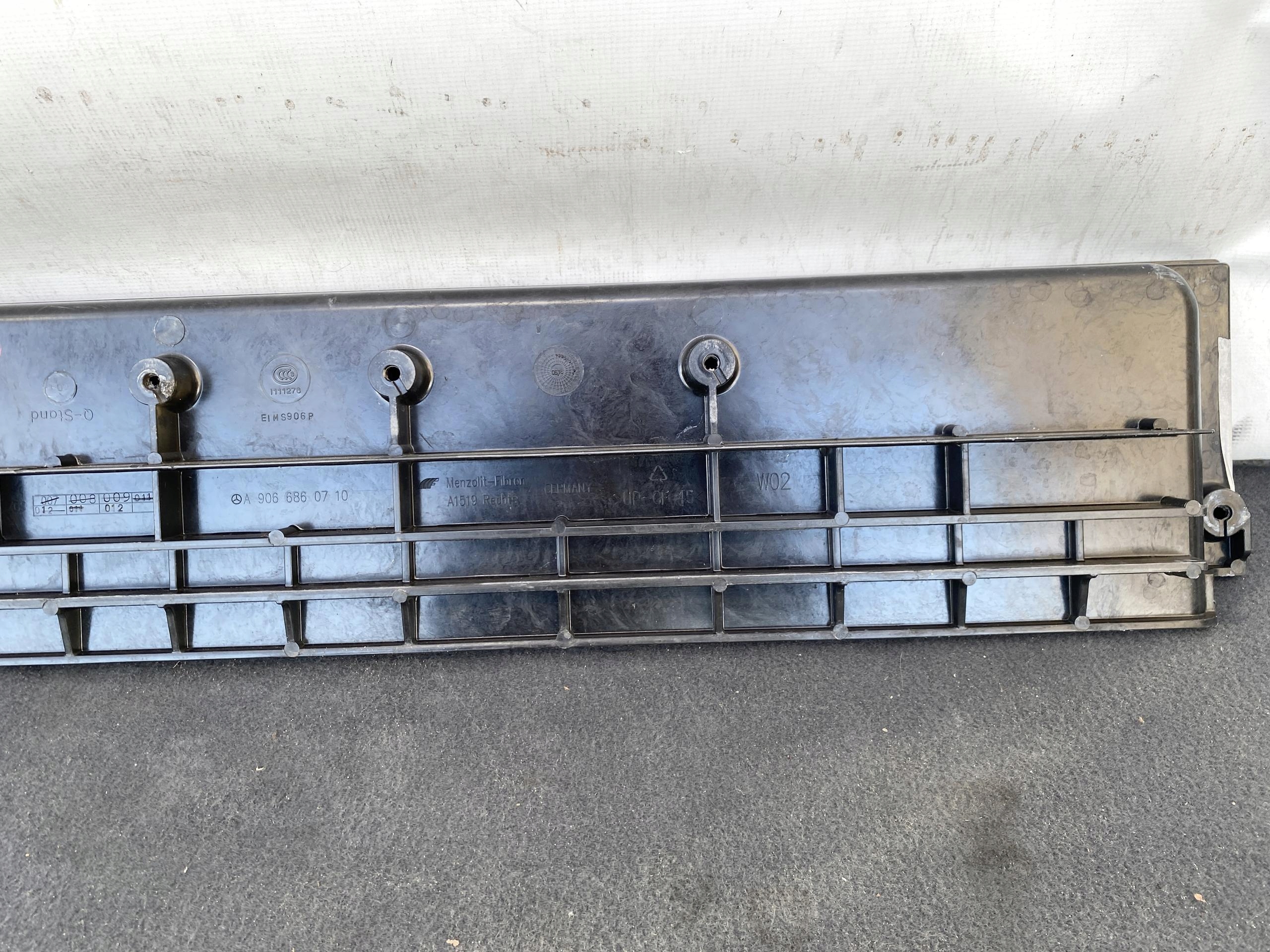 SPRINTER 906 VW CRAFTER 06- STOPIEN cap threshold door right A9066860710