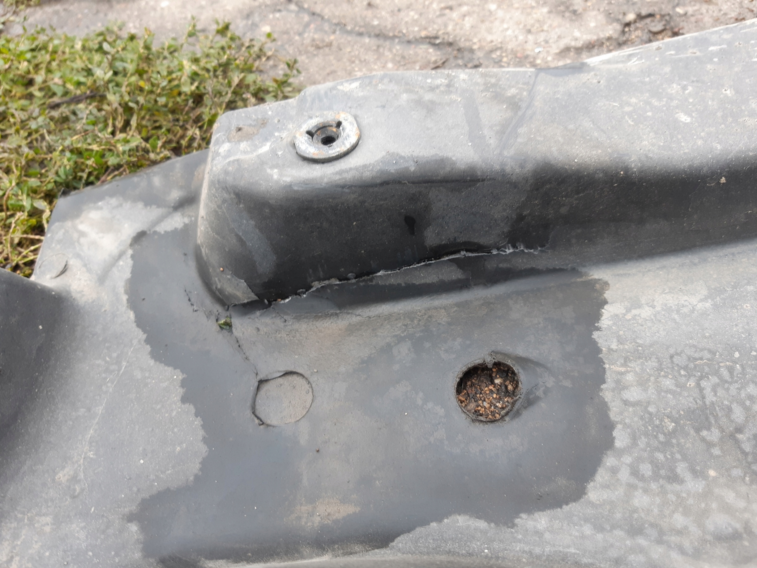 AUDI A6 C6 Blende Abdeckung abdeckung des Bodens Unterfahrschutz rechts 4F0825208