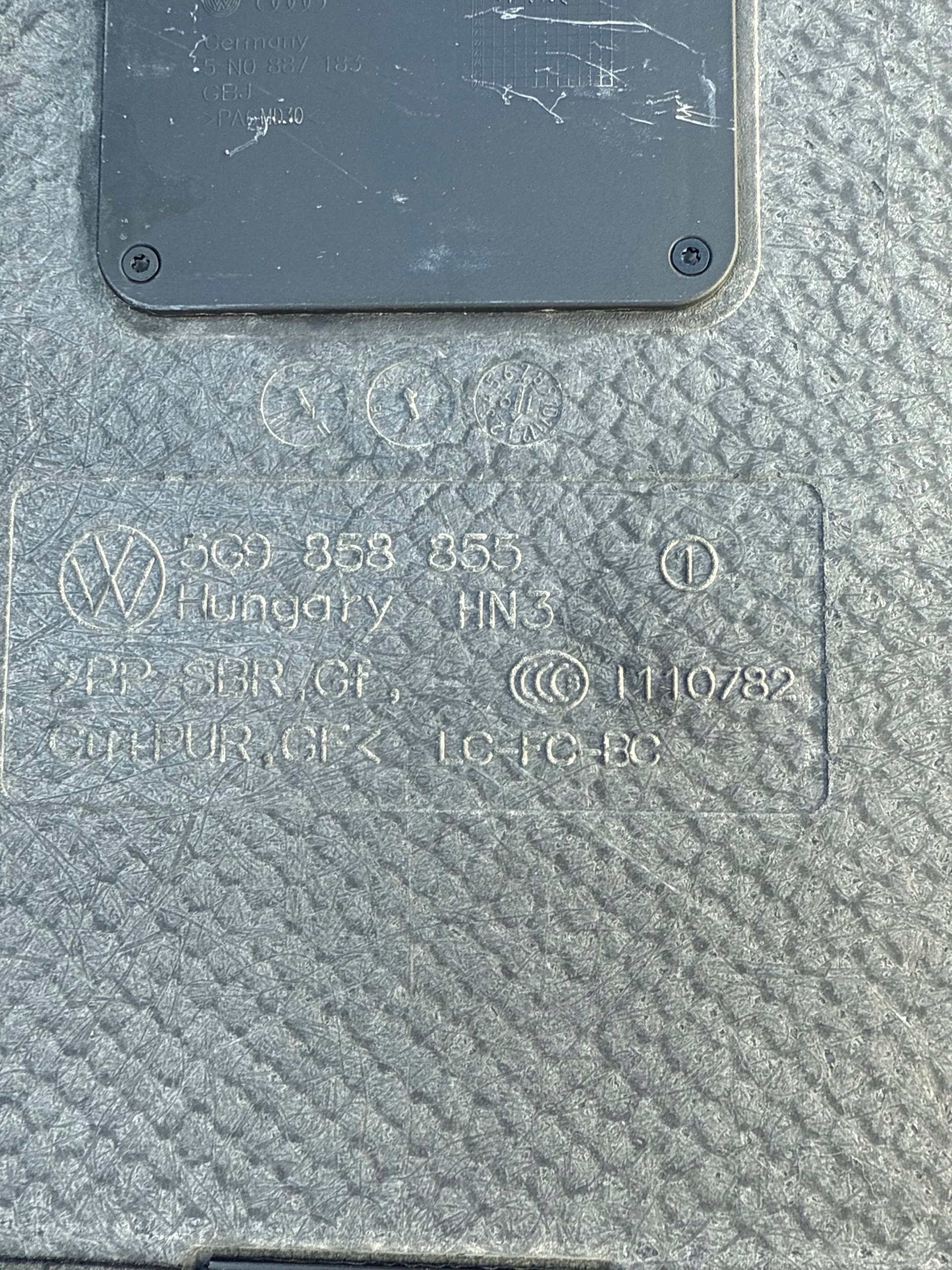 VW GOLF VII KOMBI VARIANT floor upholstery boot 5G9858855