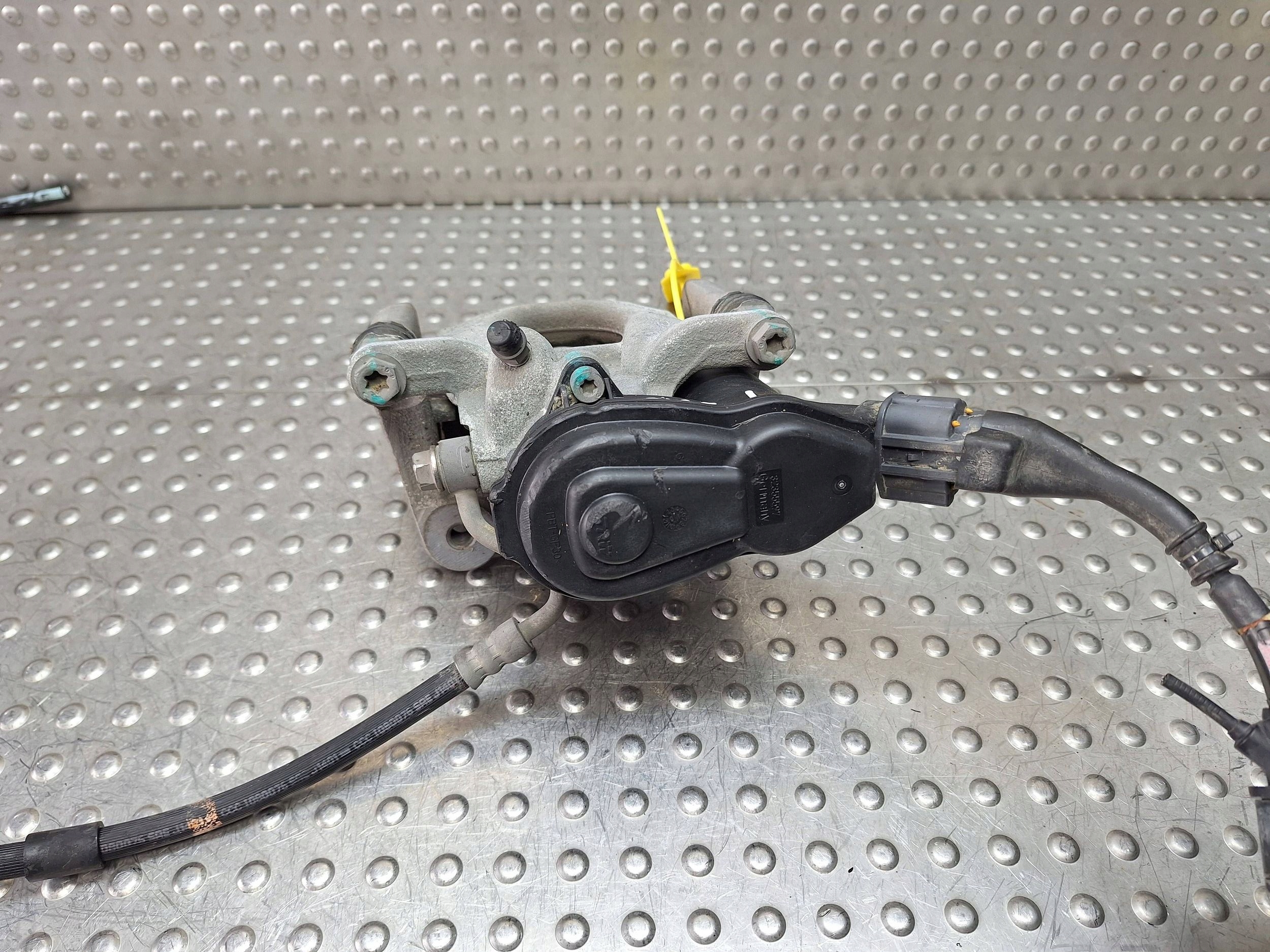 caliper brake rear part electrical left MAZDA CX3 32355597