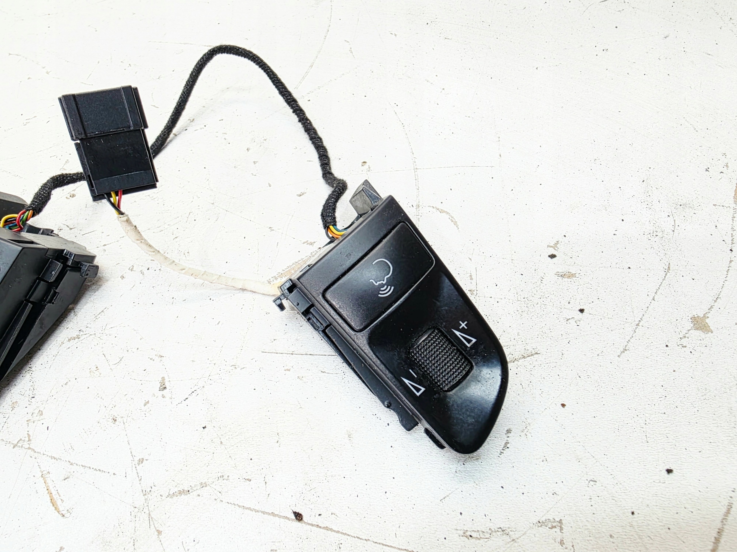 GUZIK button MULTIFUNKCJI AUDI A3 A4 A6 A8 4F0951527C 4F0951527D
