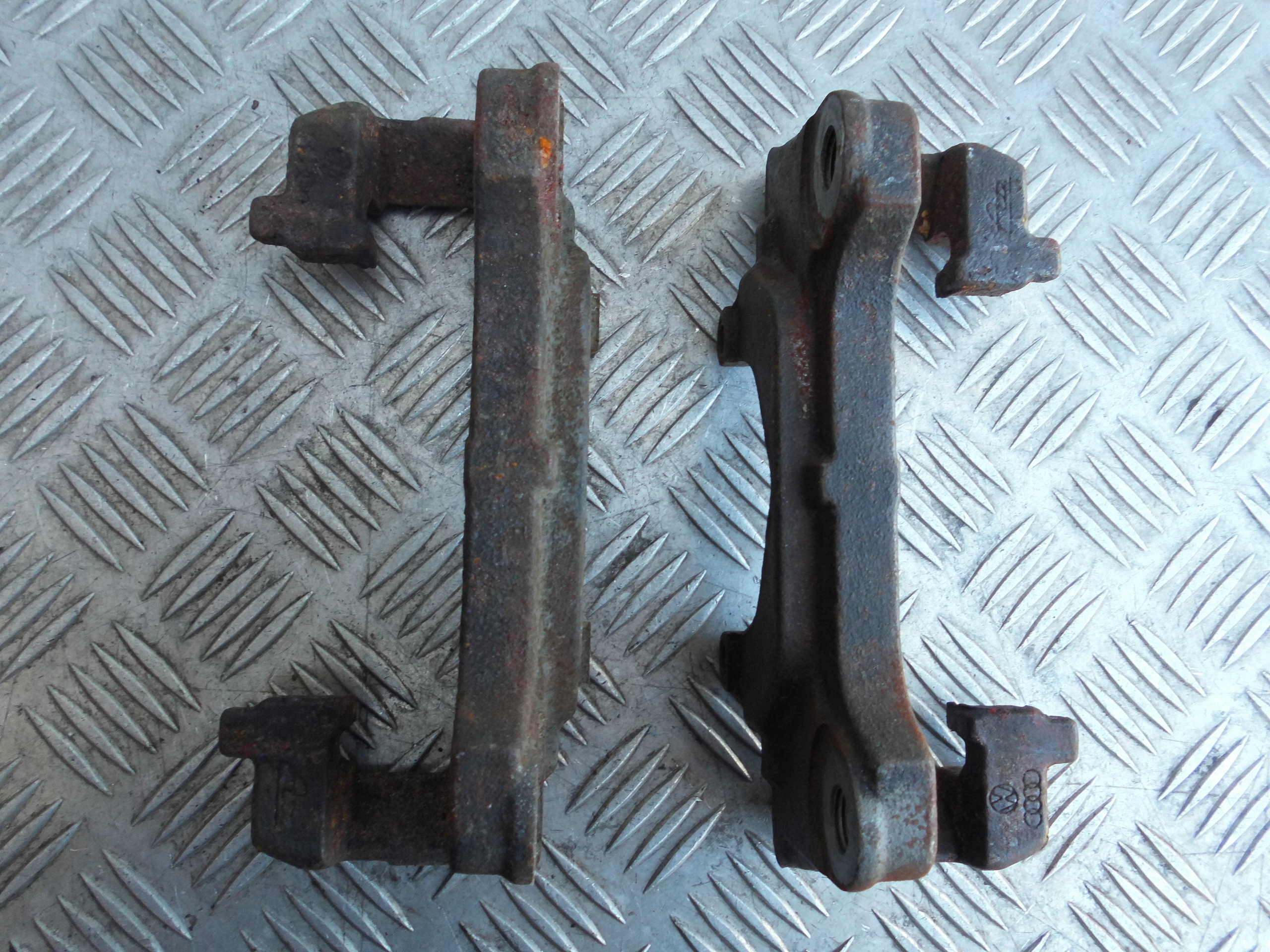 AUDI A4 B6 JARZMO Bremssattel Bremse Sattel rechts oder links