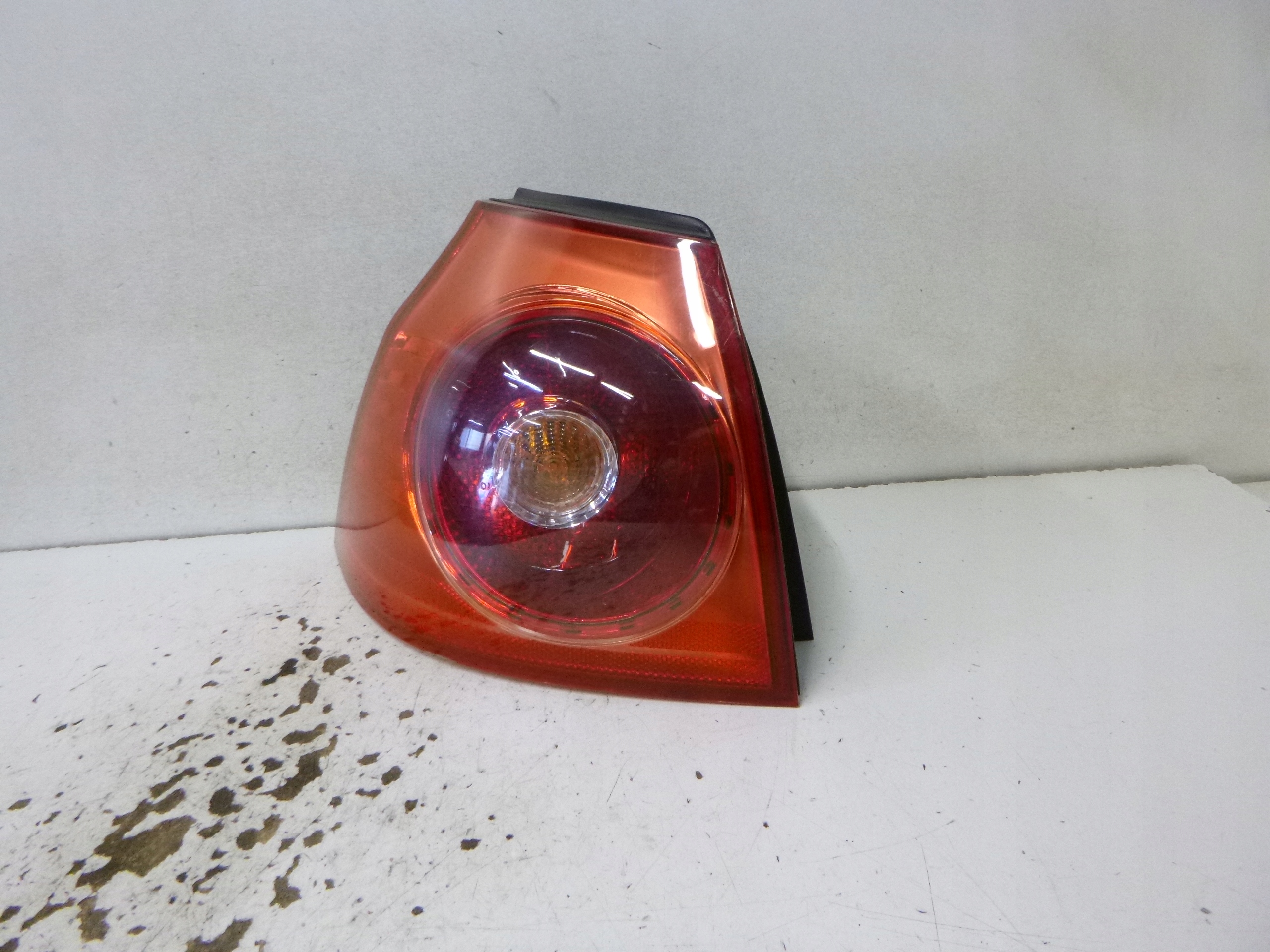 light rear left Volkswagen Golf V 3D 2006r. 11-A400-L TYC
