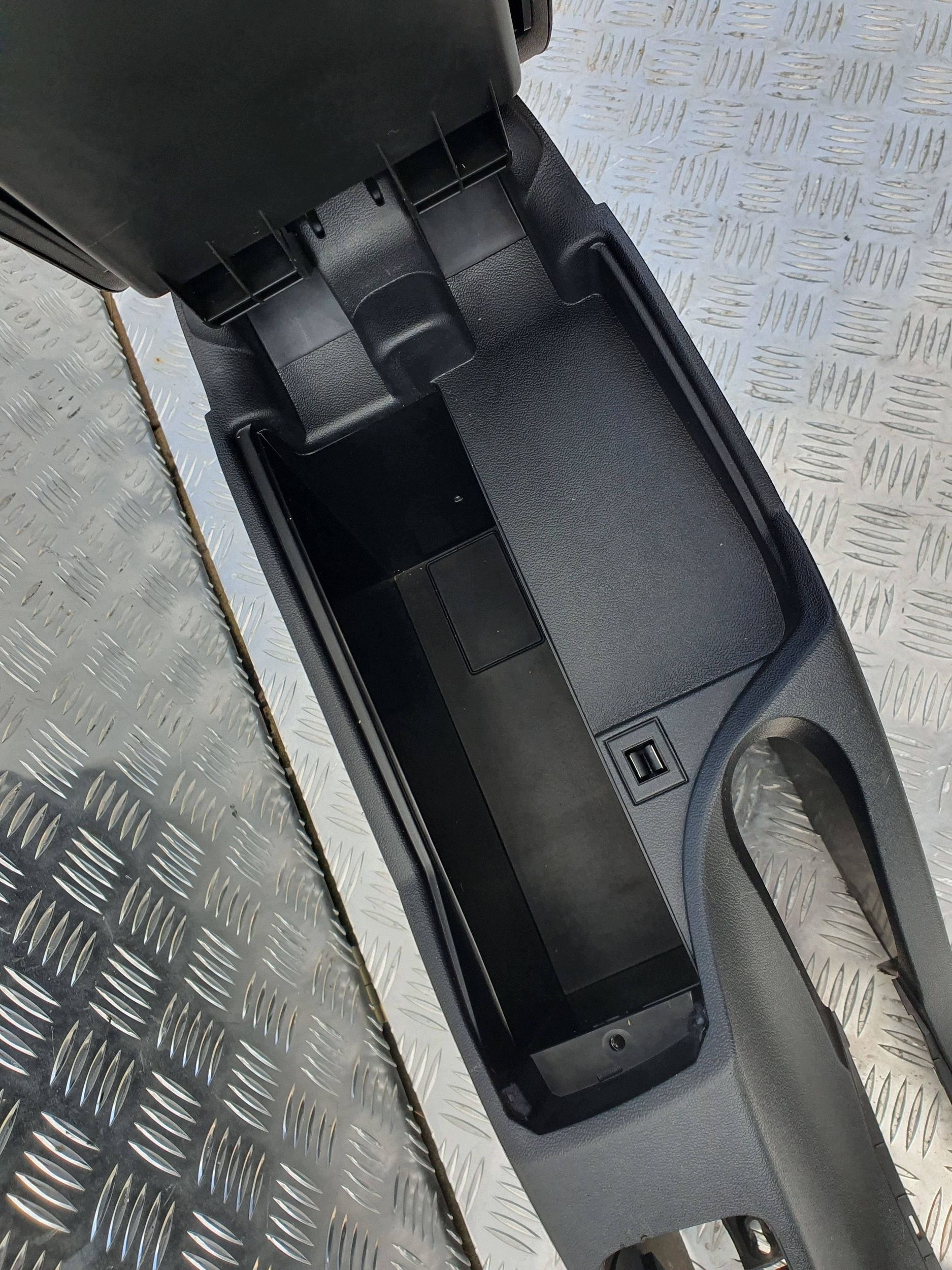 TUNEL central armrest 5P0864251B SEAT ALTEA XL