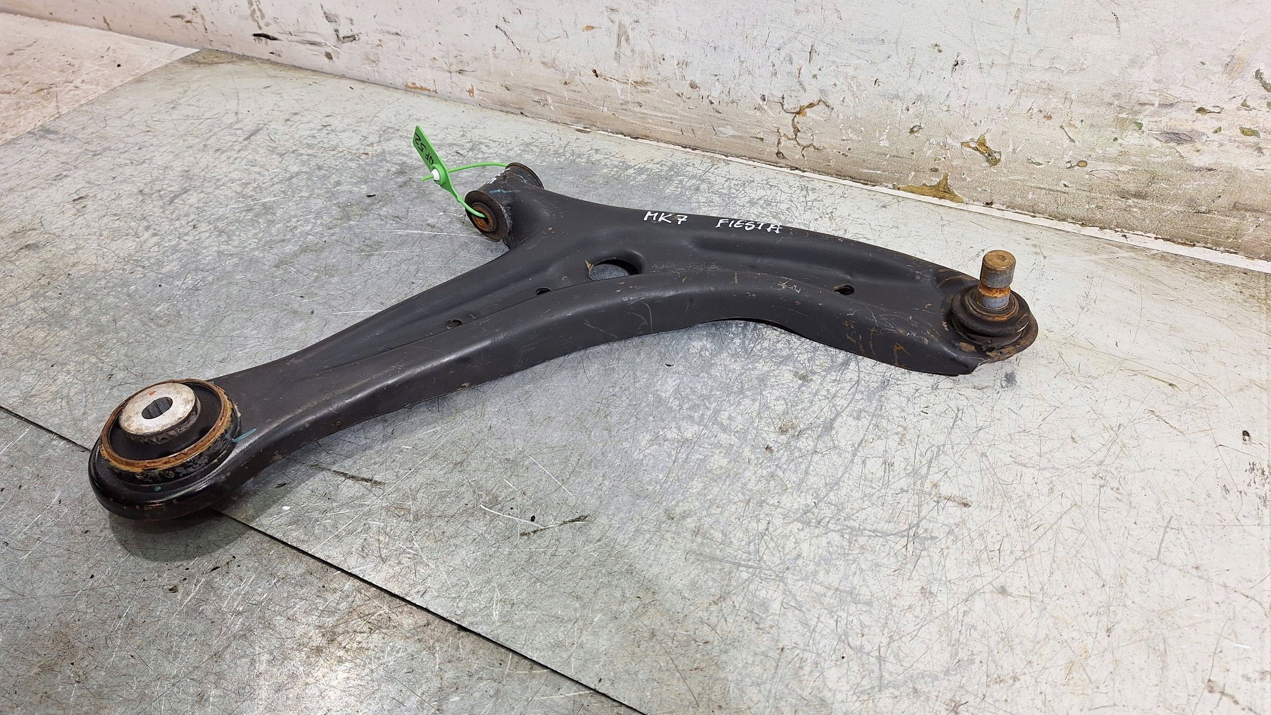 Querlenker rechts vorne E4B1-3042-A2D FORD KA PLUS