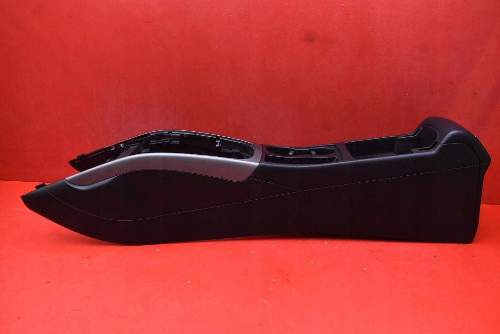 TUNEL mitte EU AUDI A5 8T 07-11